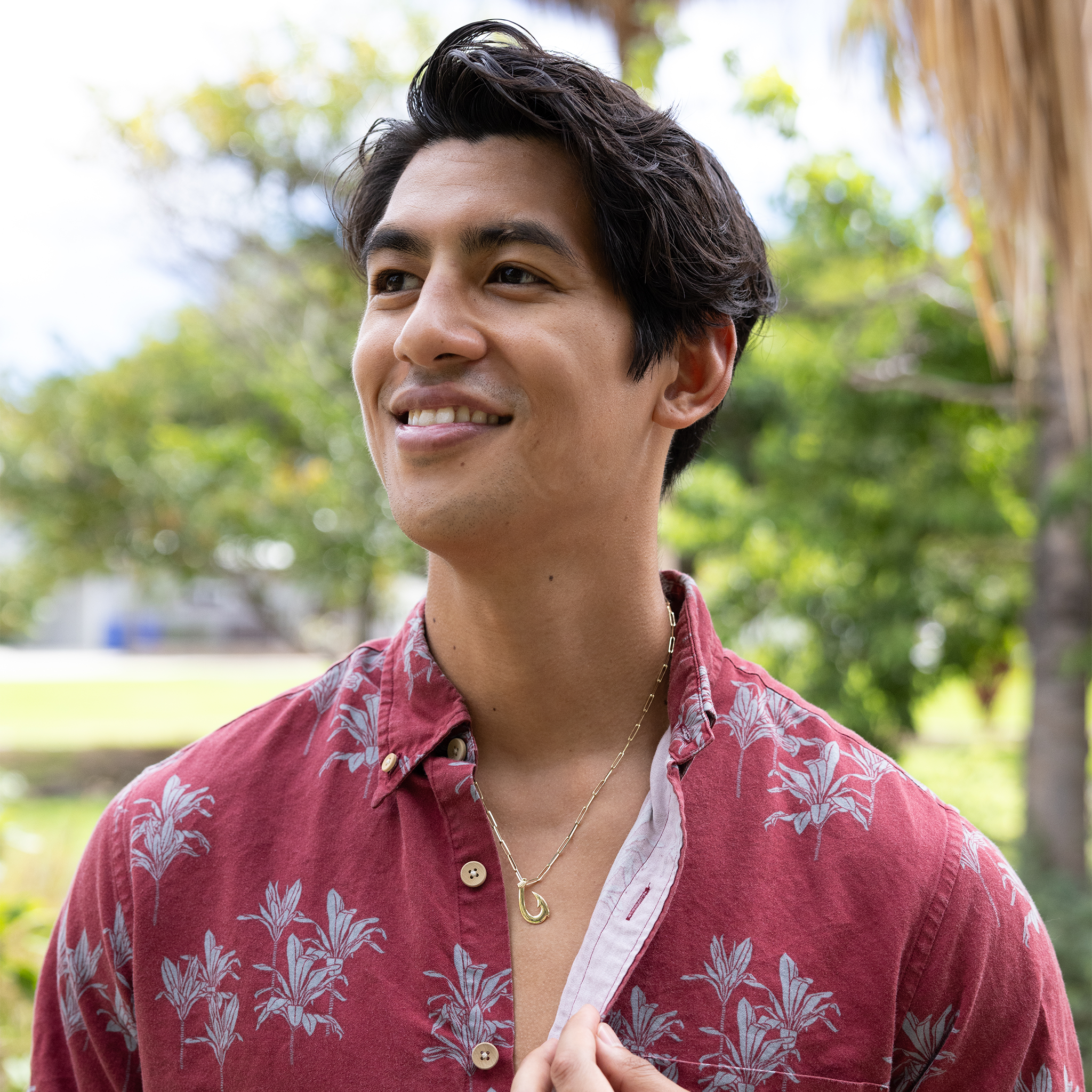 Fish Hook Pendant in Gold - 24mm