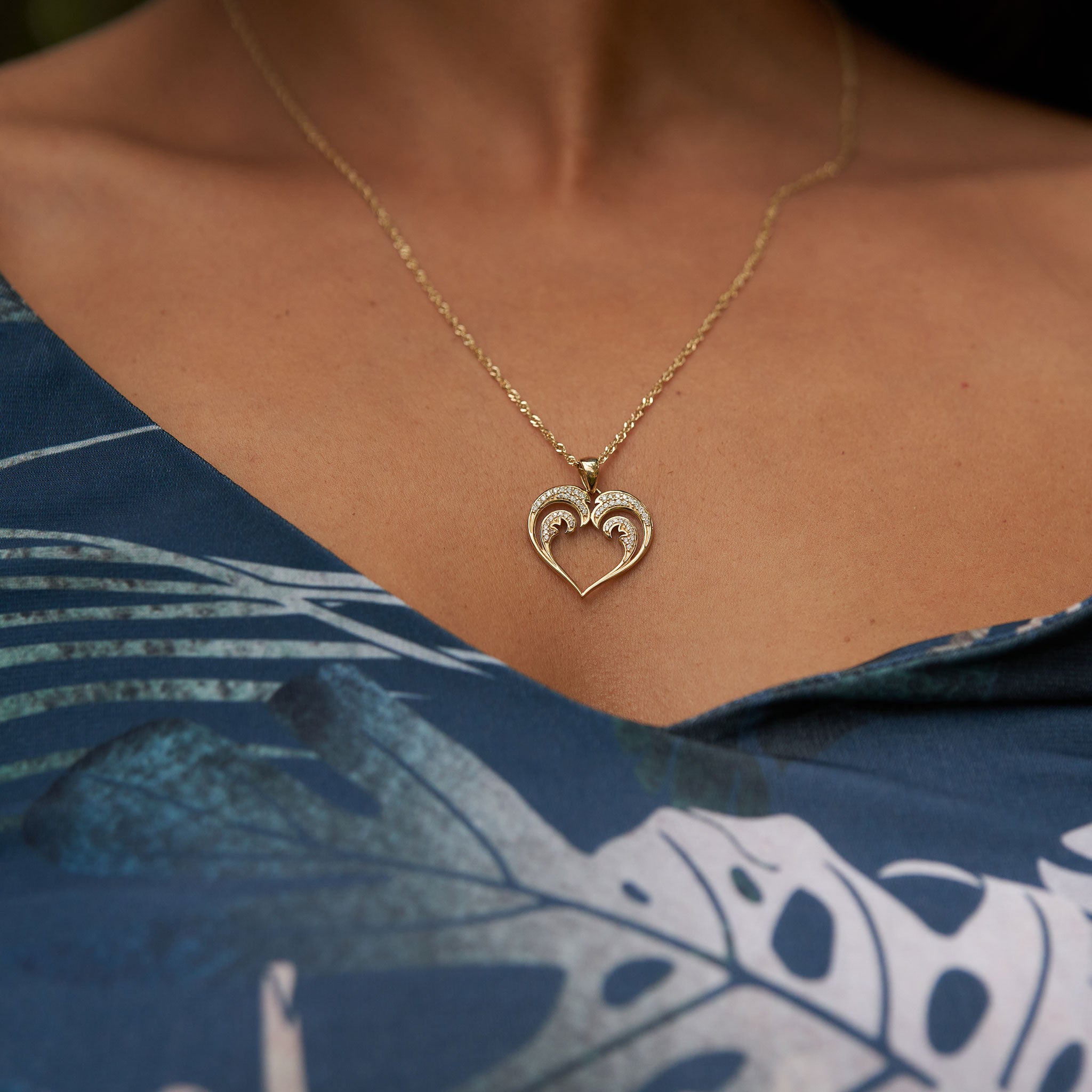 Nalu Heart Pendant in Gold with Diamonds - 20mm