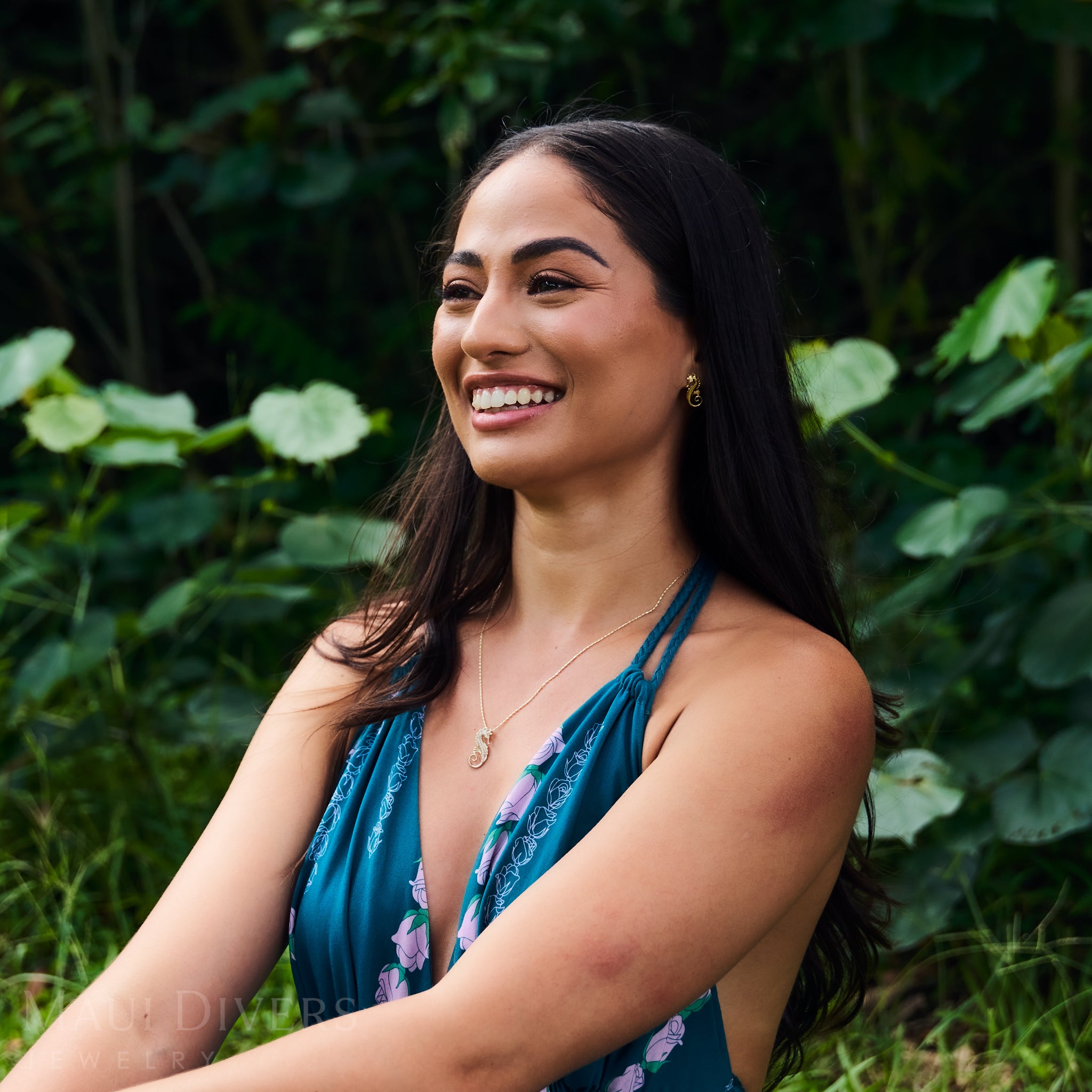 Ocean Dance Seahorse Pendant in Gold with Diamonds - 24mm