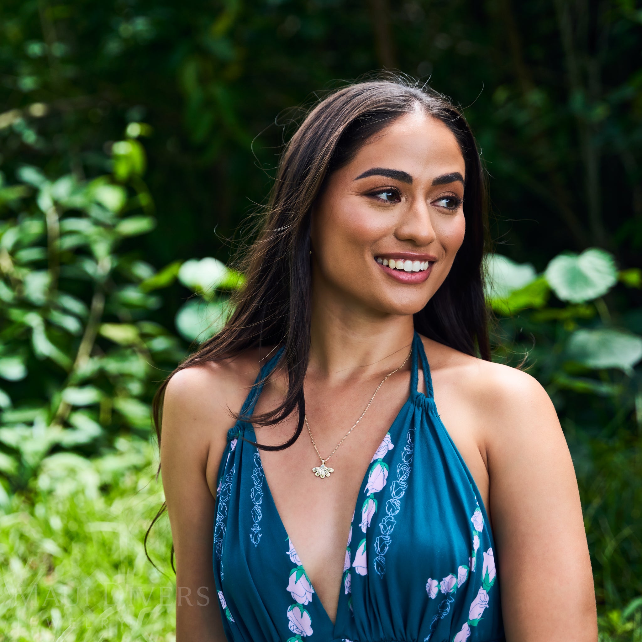 Mountain Naupaka Pendant in Gold with Diamonds - 18mm