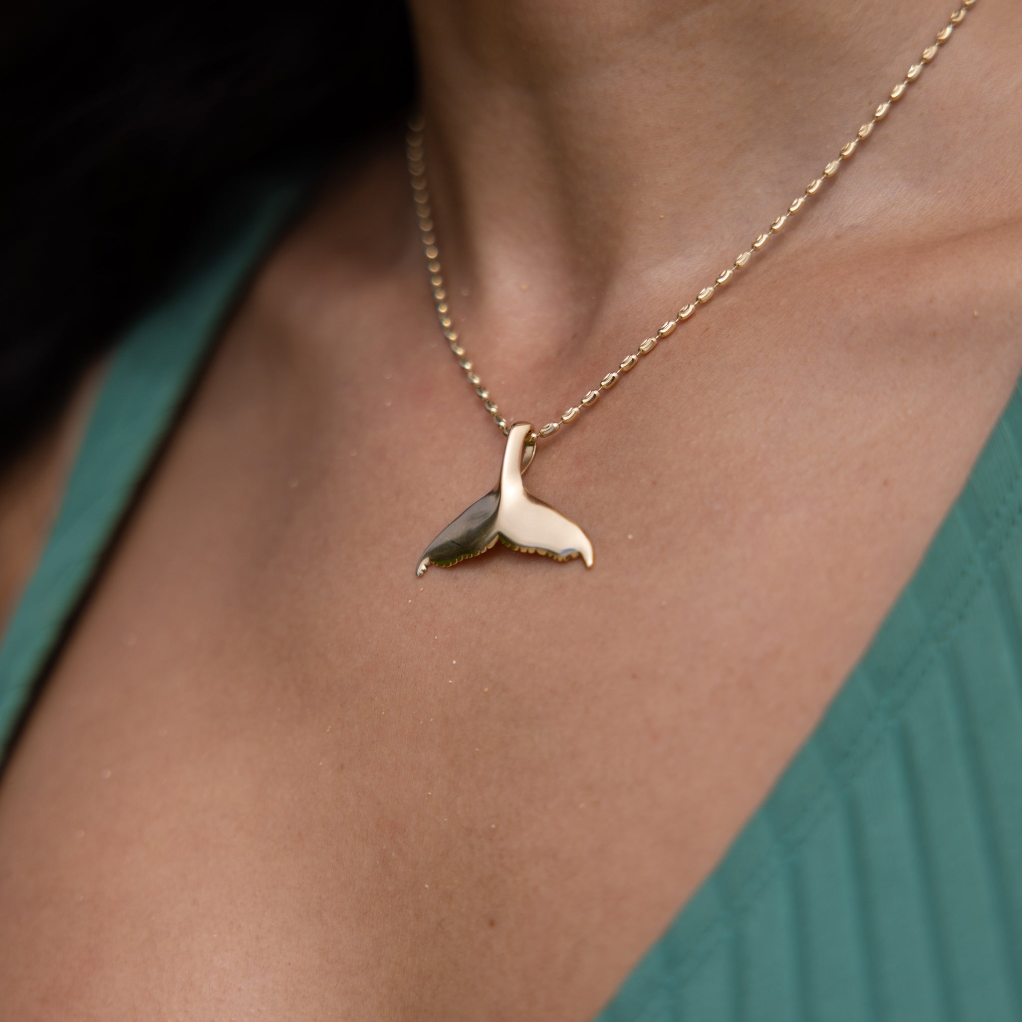 Whale Tail Pendant in Gold - 28mm