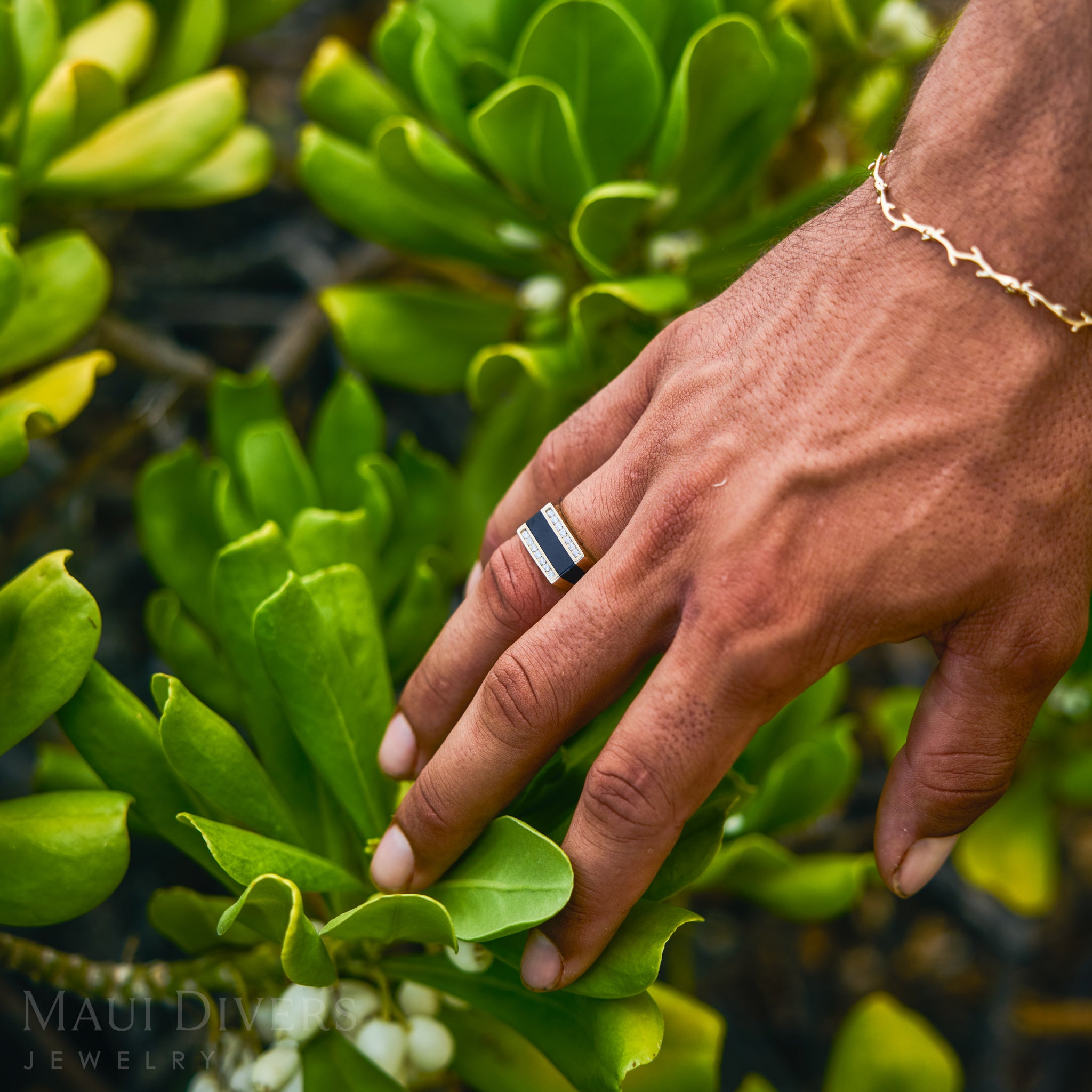Black Coral Ring in Gold with Diamonds - 10mm