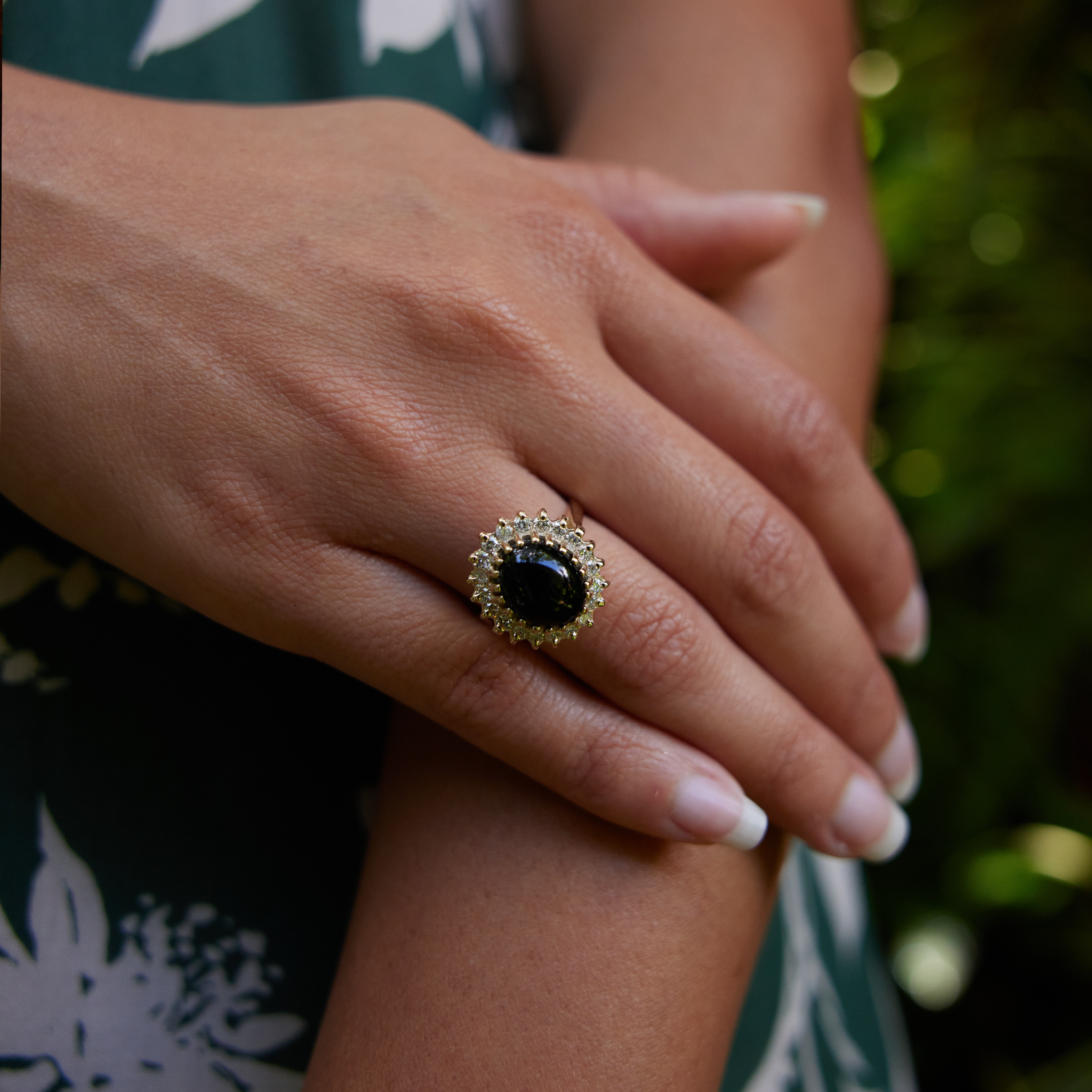 Princess Ka‘iulani Black Coral Ring in Gold with Diamonds - 16.5mm