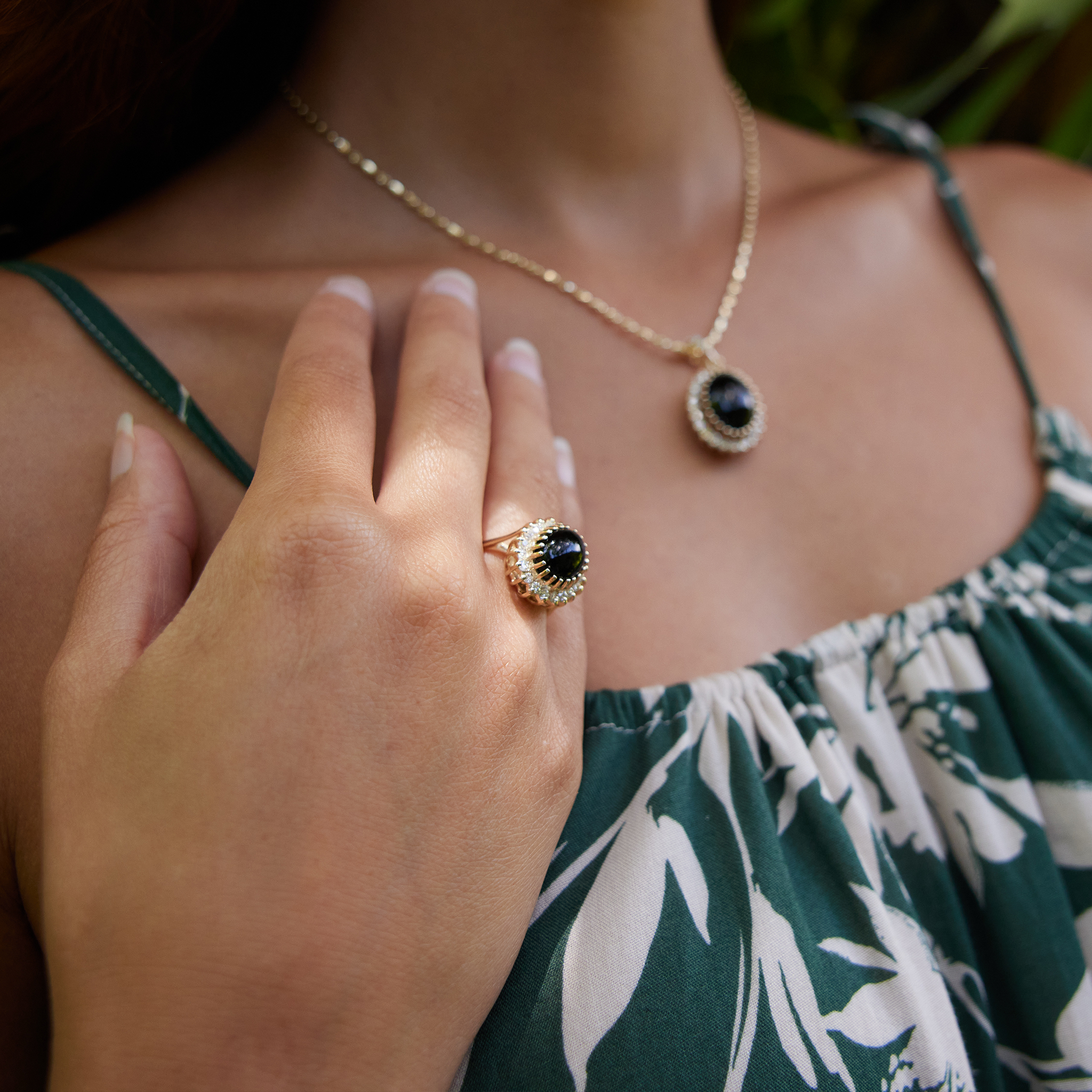 Princess Ka‘iulani Black Coral Ring in Gold with Diamonds - 16.5mm