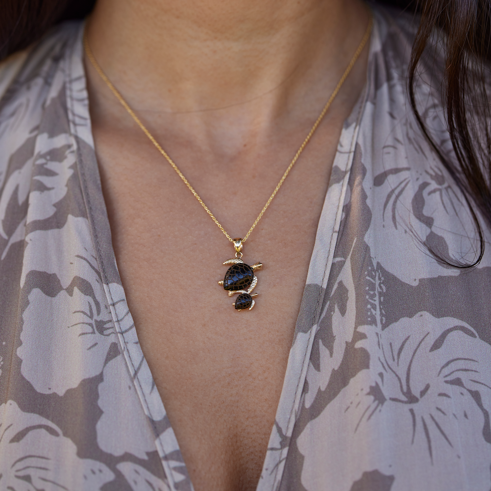 Honu Black Coral Pendant in Gold - 22mm