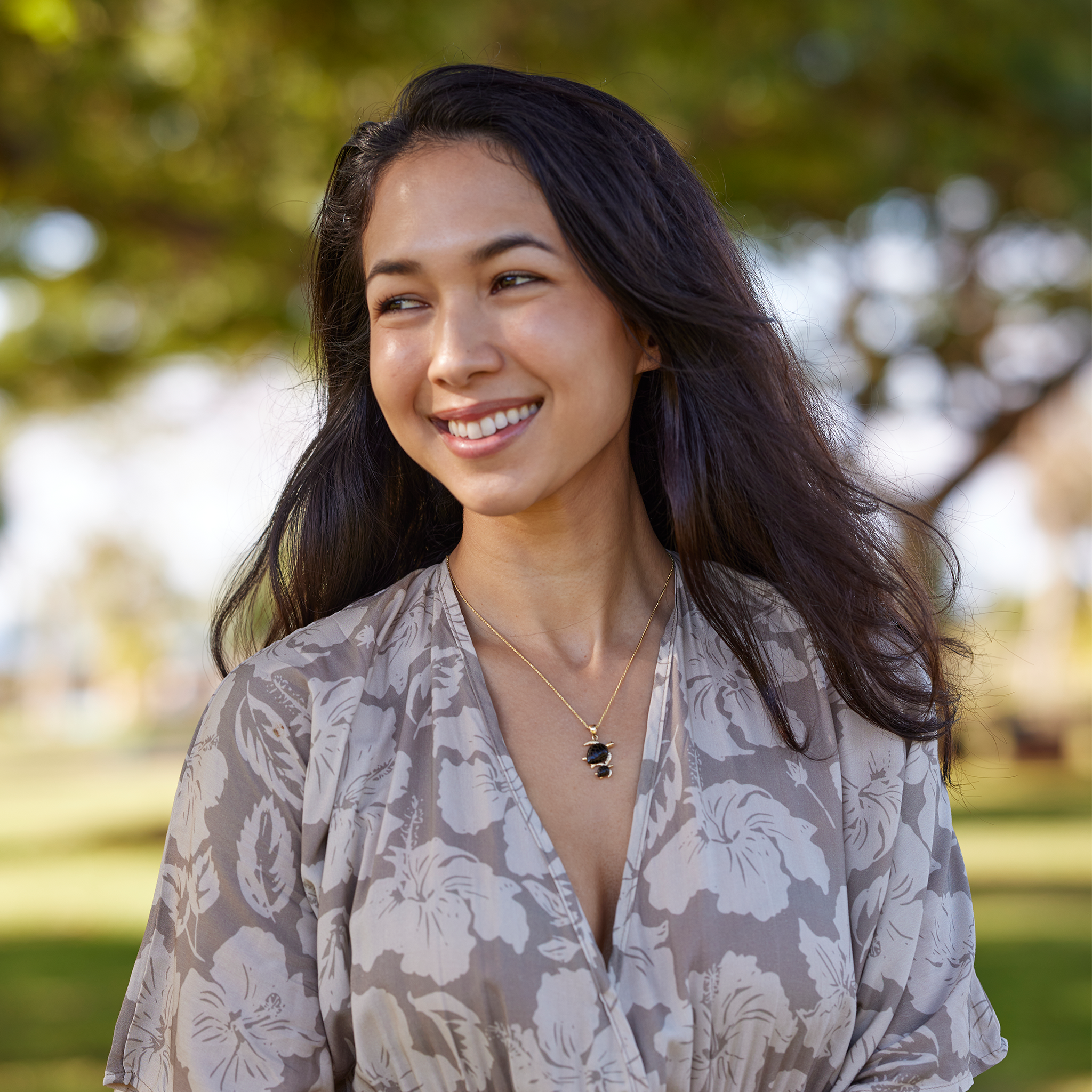 Honu Black Coral Pendant in Gold - 22mm