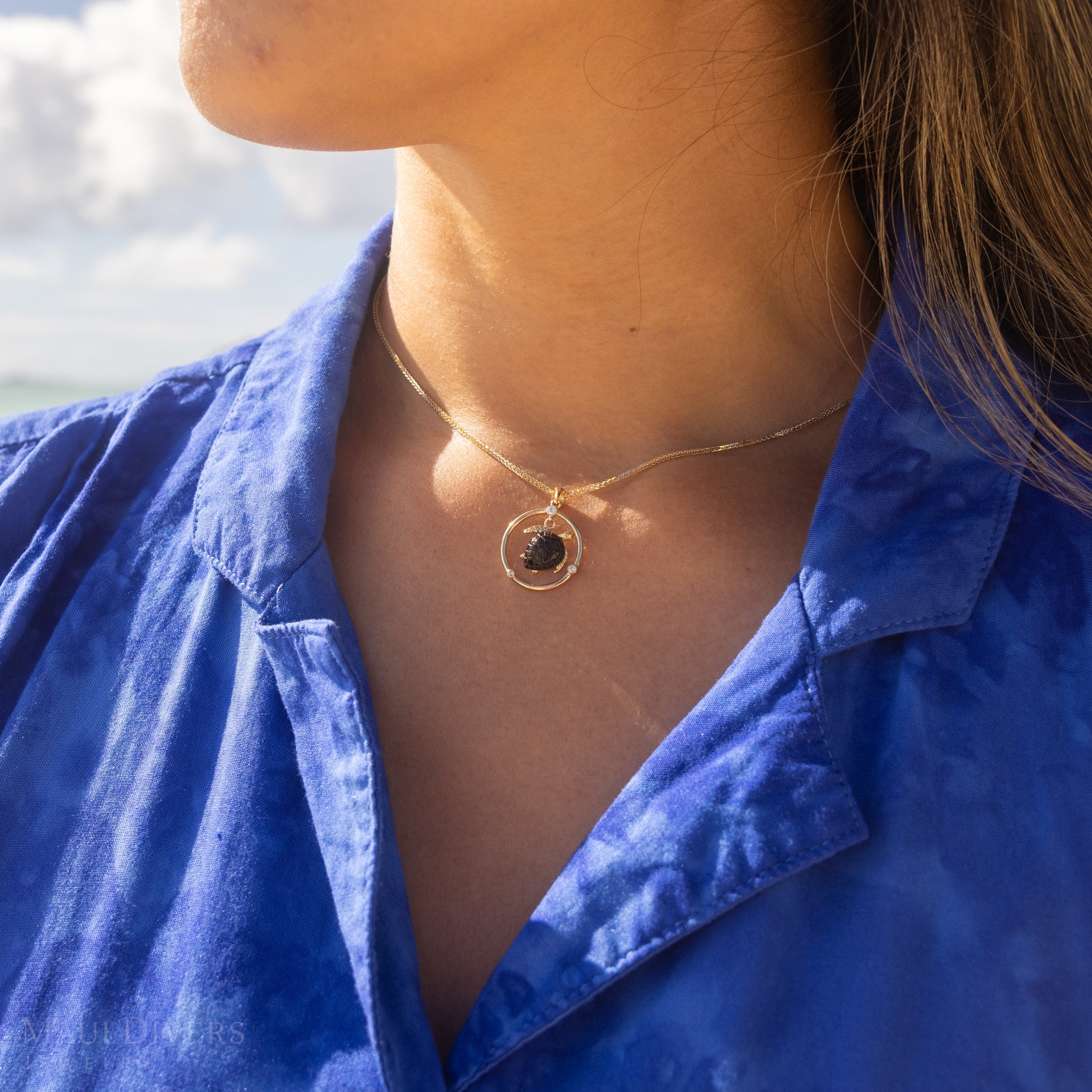 Honu Black Coral Pendant in Gold with Diamonds - 18mm