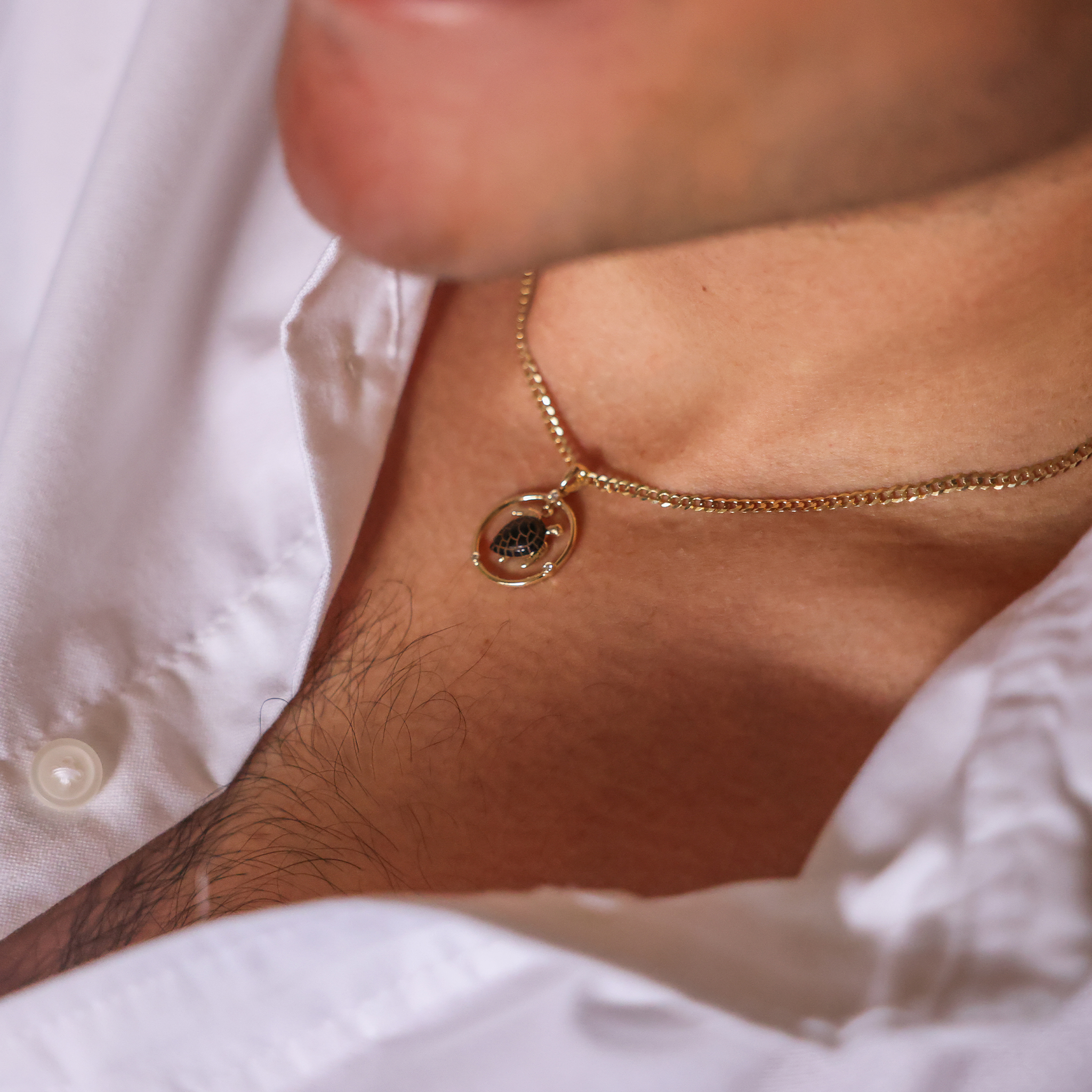 Honu Black Coral Pendant in Gold with Diamonds - 18mm