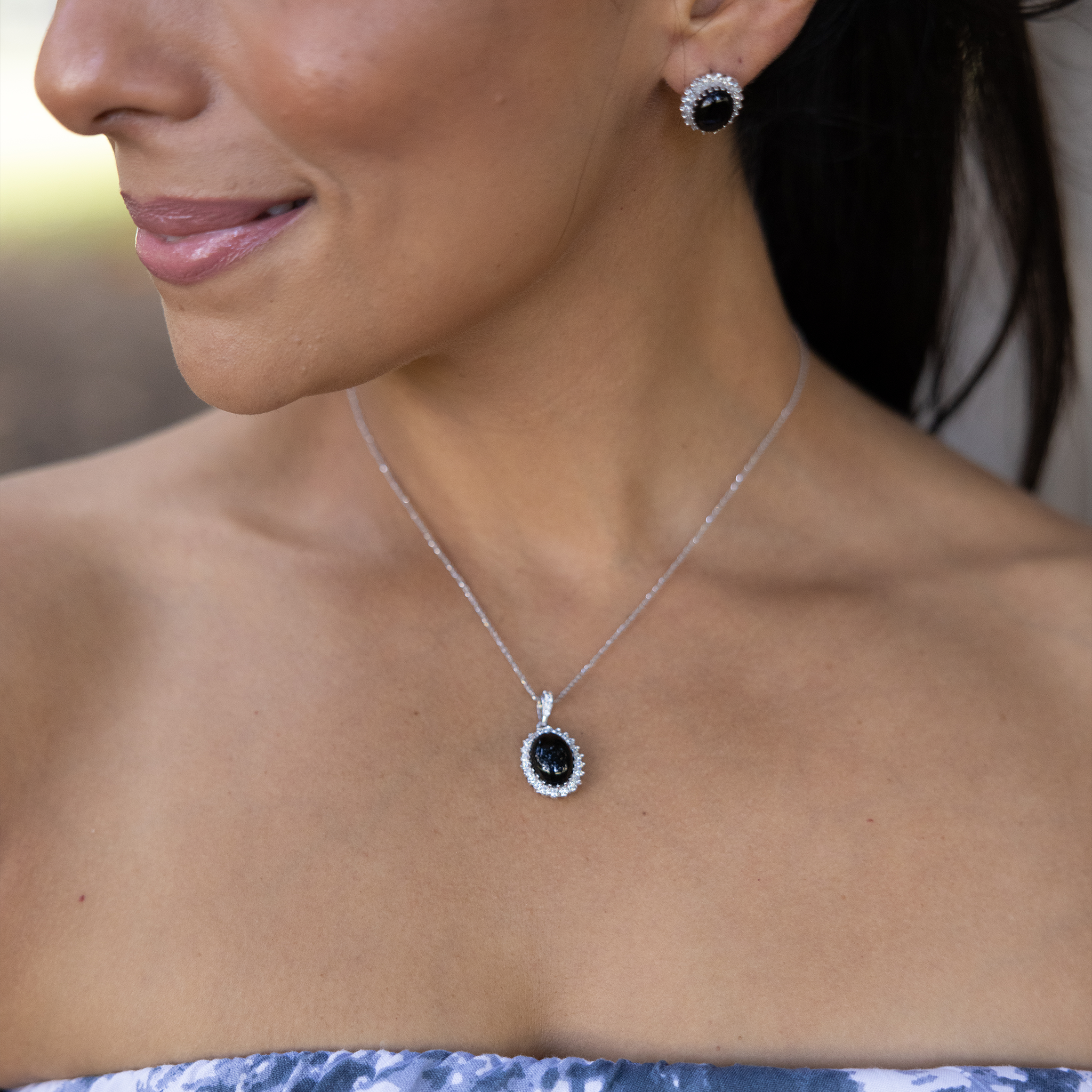 Princess Ka‘iulani Black Coral Pendant in White Gold with Diamonds - 18mm
