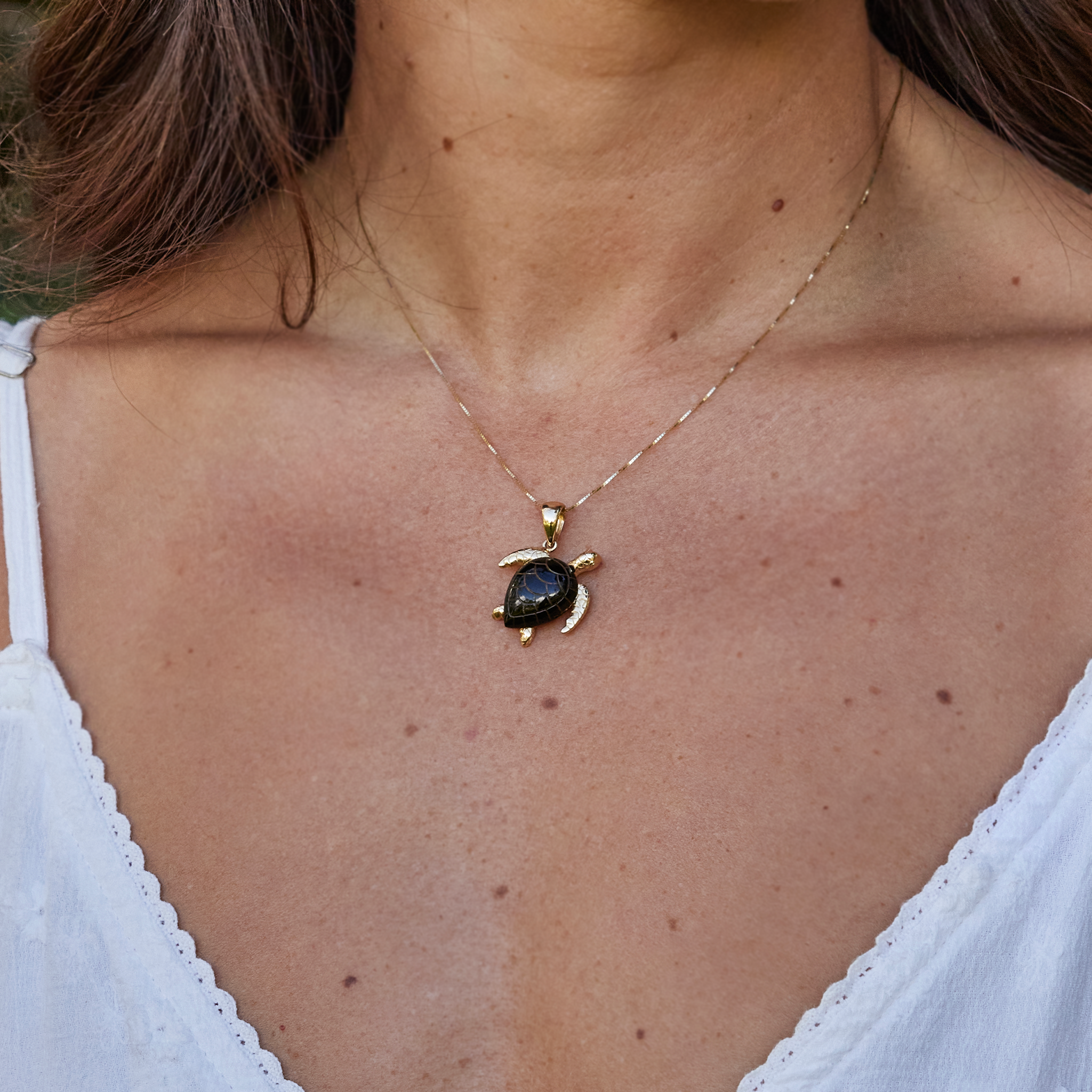 Honu Black Coral Pendant in Gold - 19mm