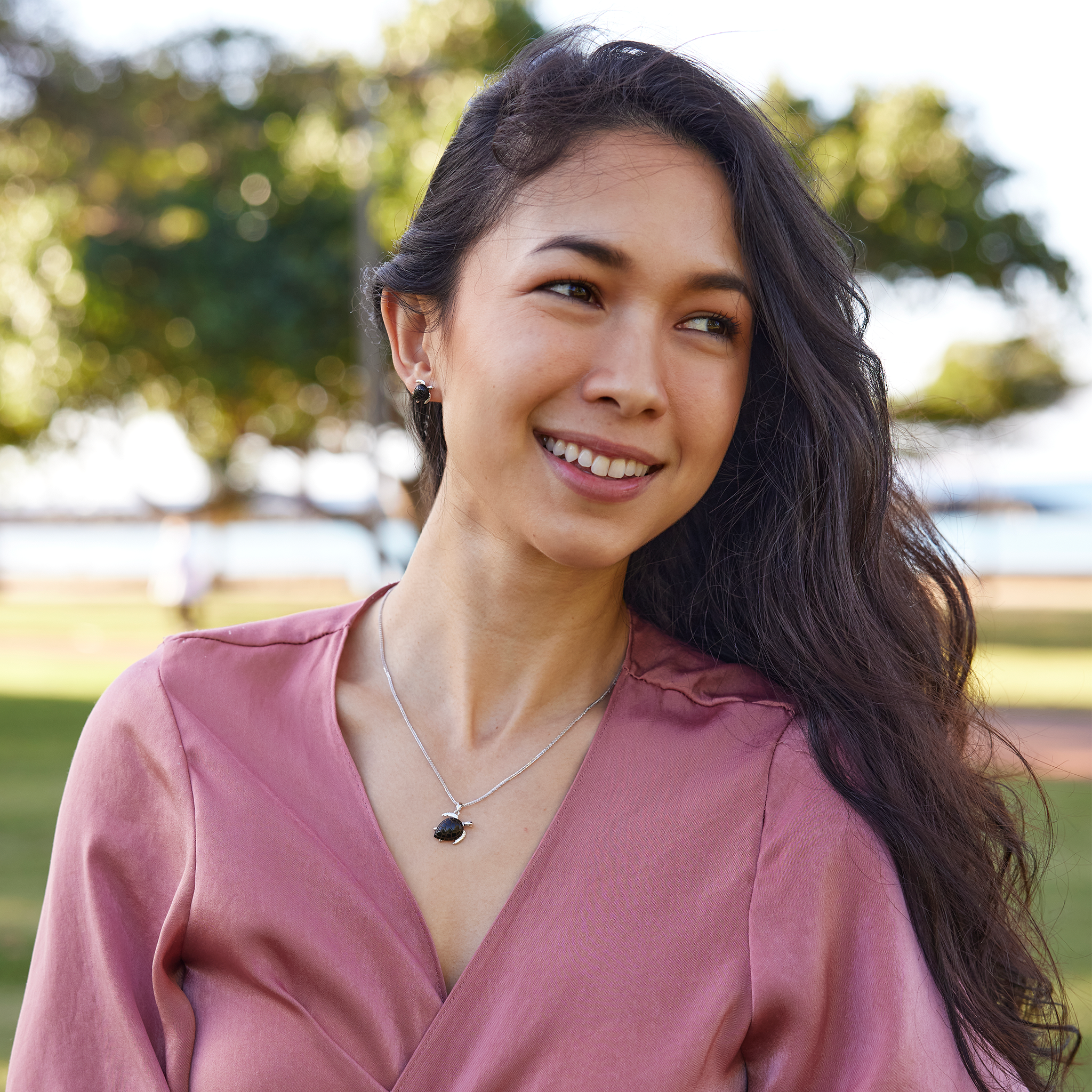 Honu Black Coral Pendant in White Gold - 15mm