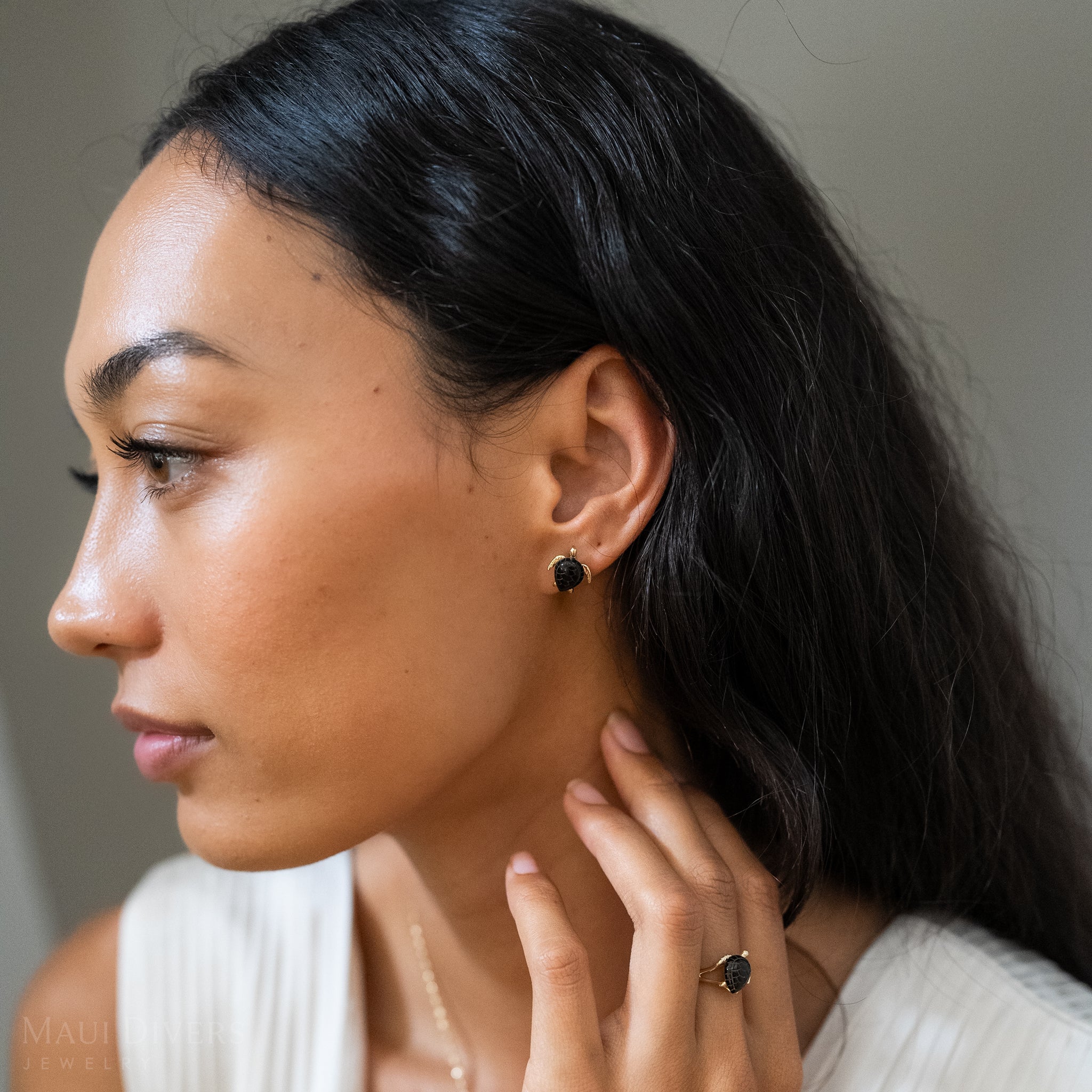 Honu Black Coral Earrings in Gold - 11mm