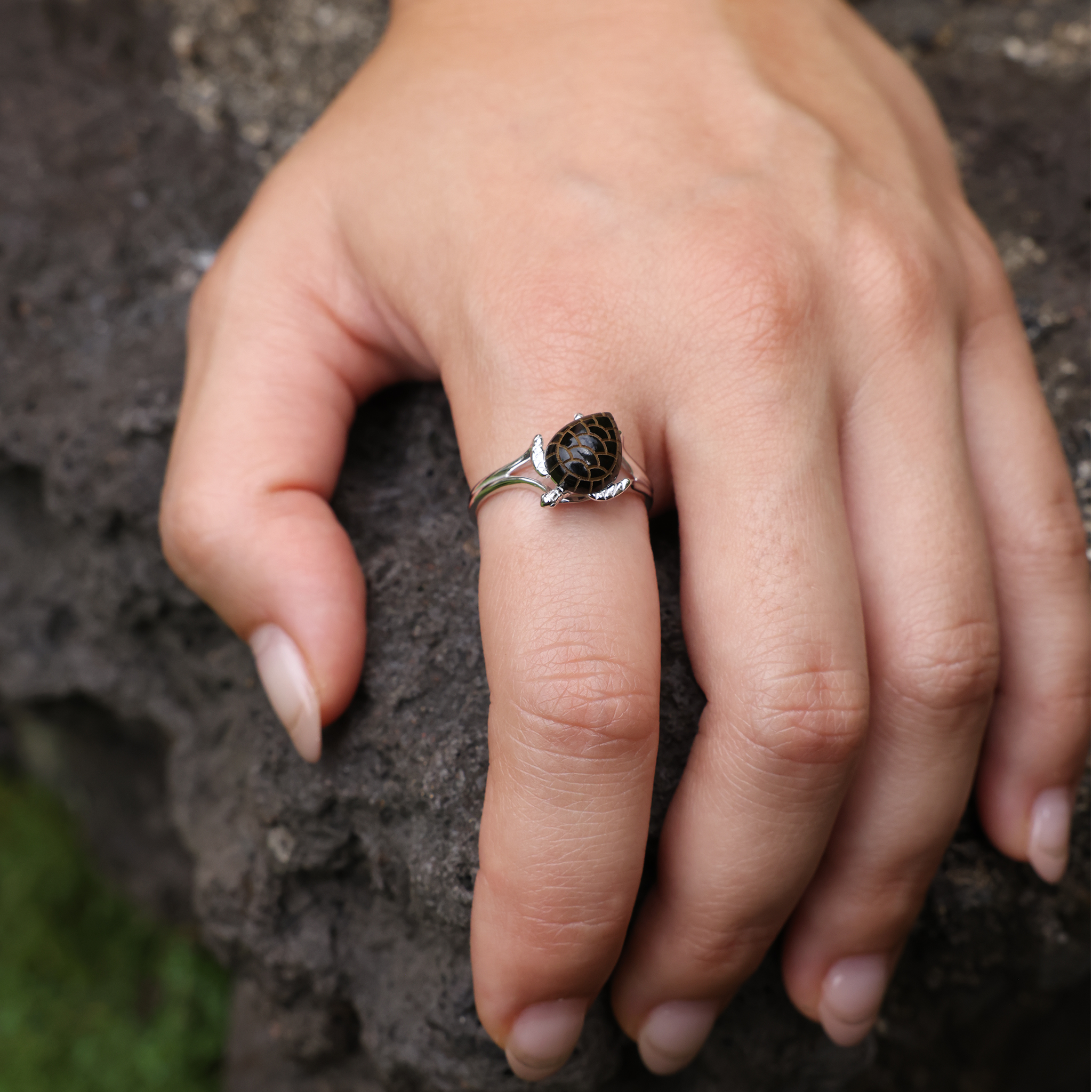 Honu Black Coral Ring in White Gold - 11mm