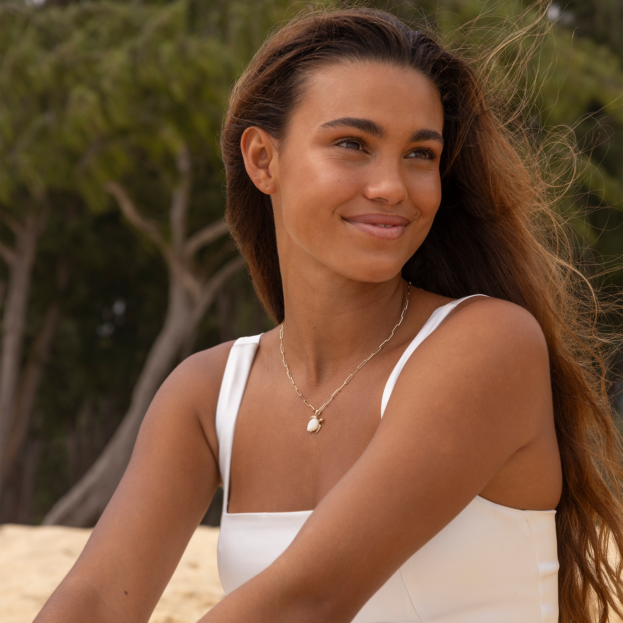 Honu Mother of Pearl Pendant in Gold - 15mm