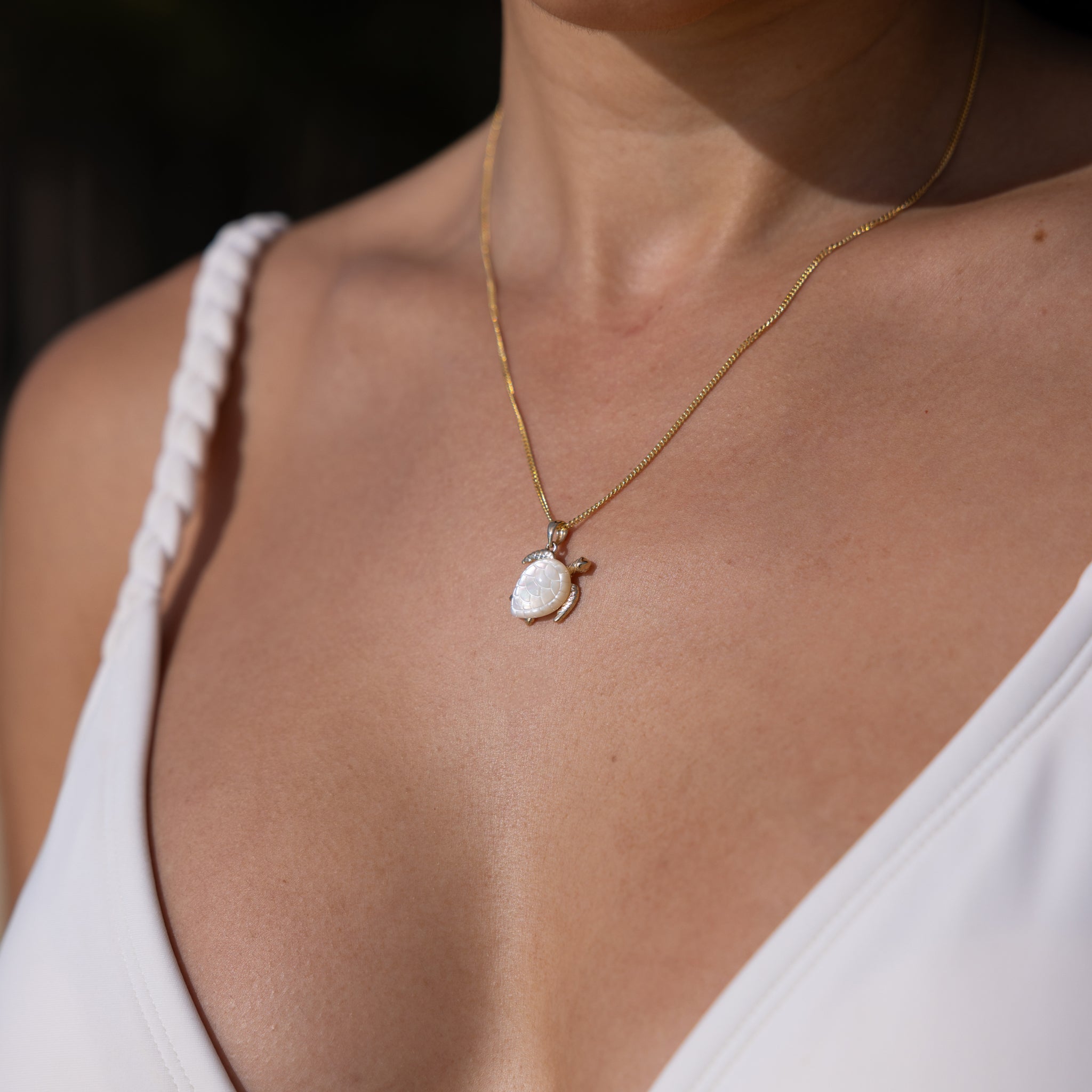 Honu Mother of Pearl Pendant in Gold - 15mm