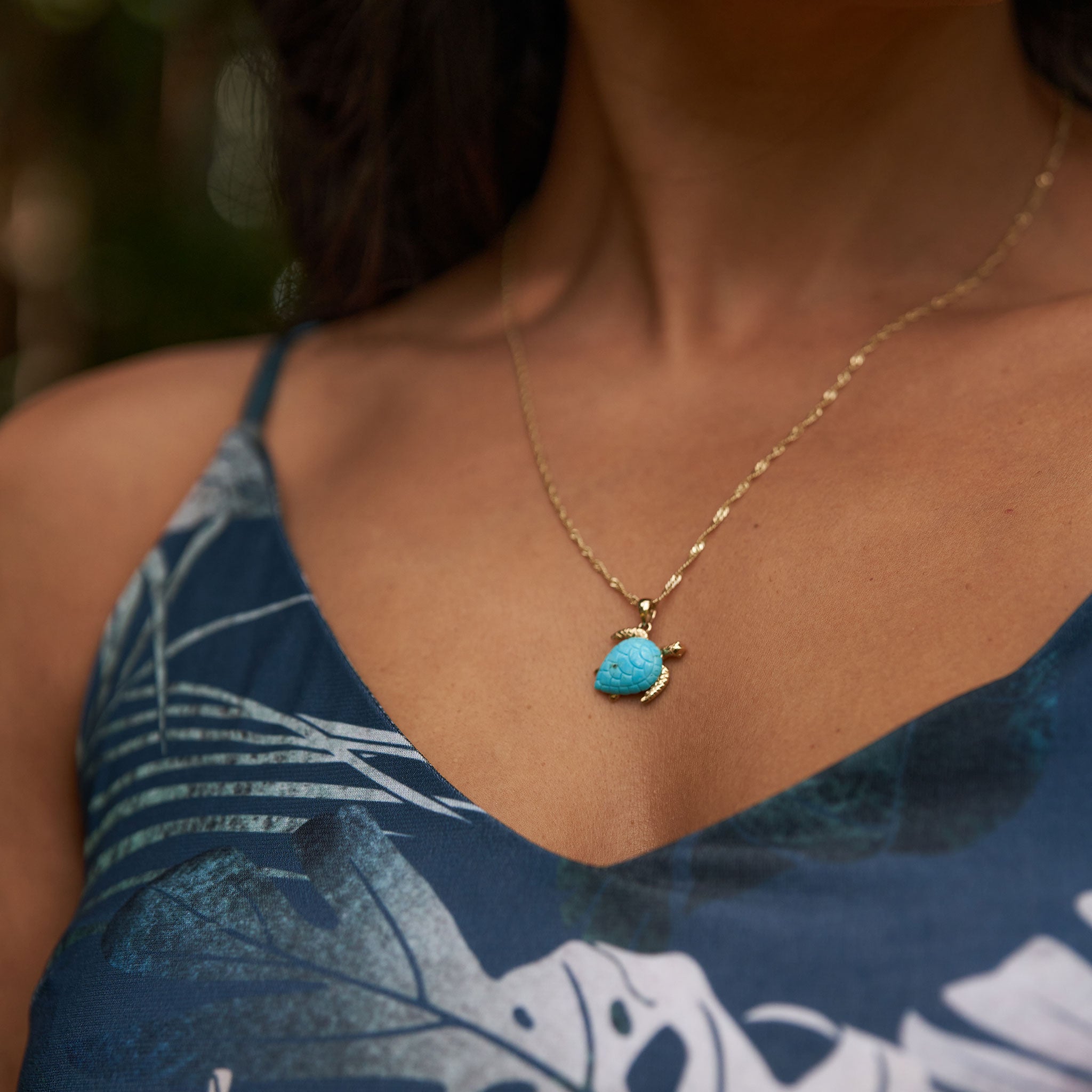 Honu Turquoise Pendant in Gold - 16mm