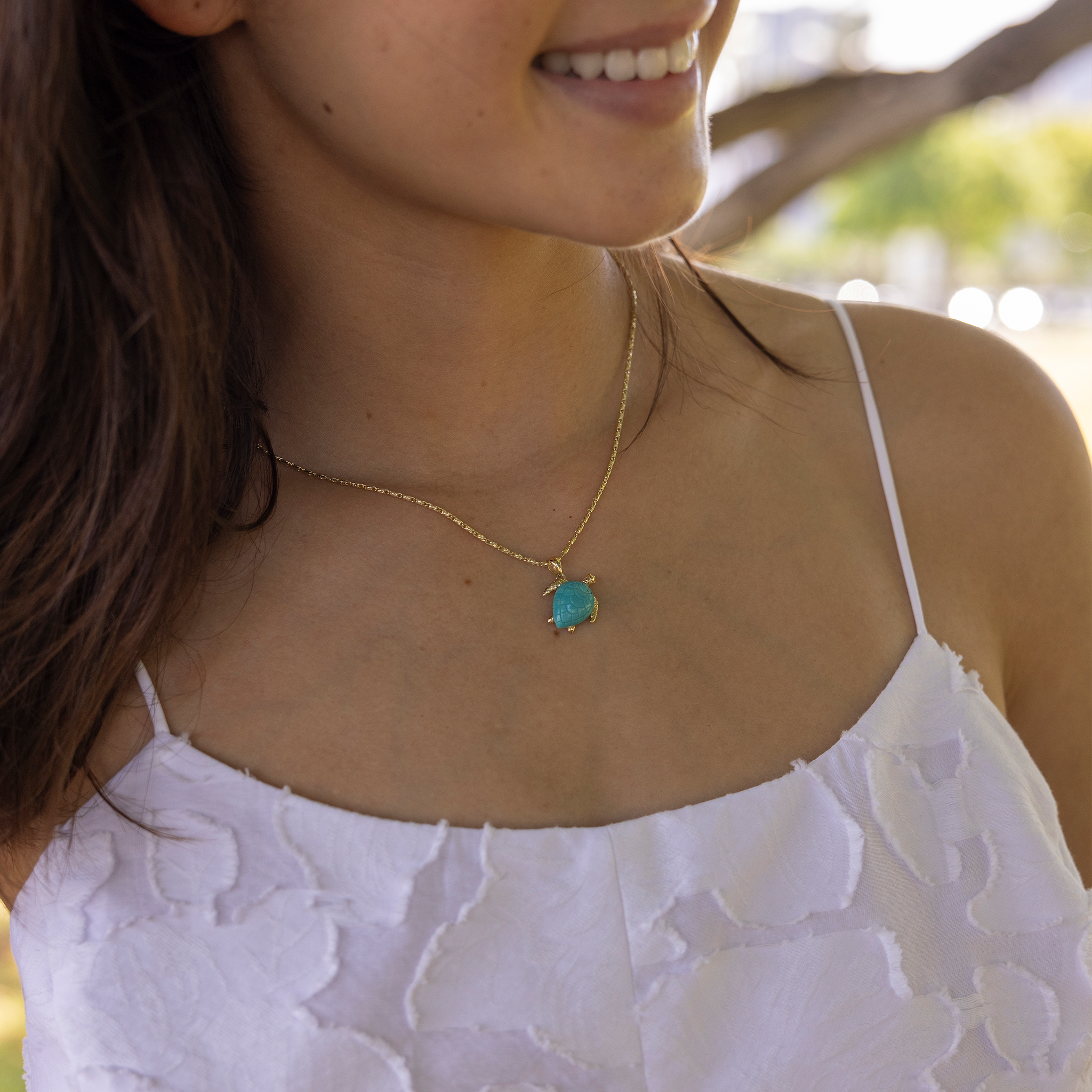 Honu Turquoise Pendant in Gold - 15mm