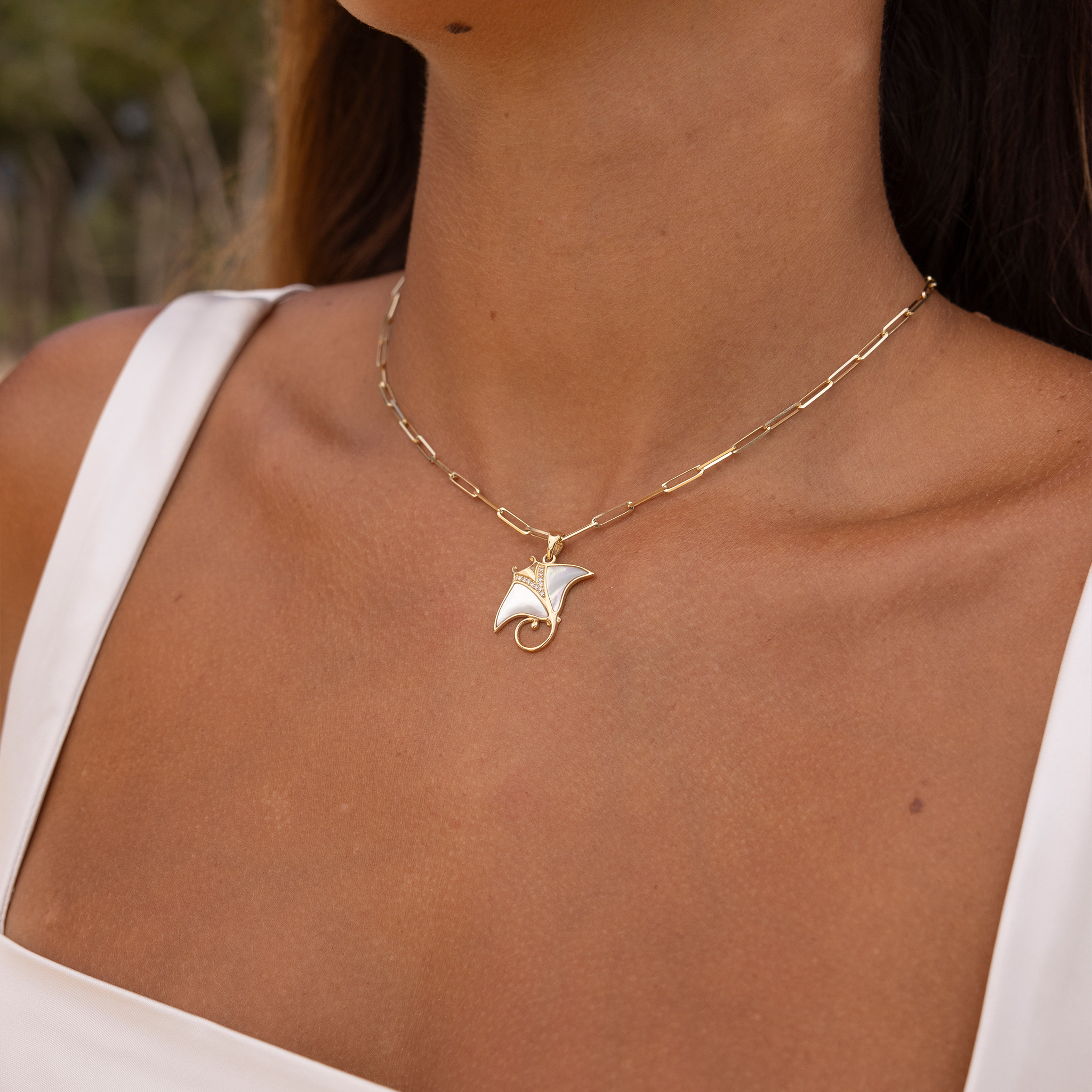 Sealife Manta Ray Mother of Pearl Pendant in Gold with Diamonds - 21mm