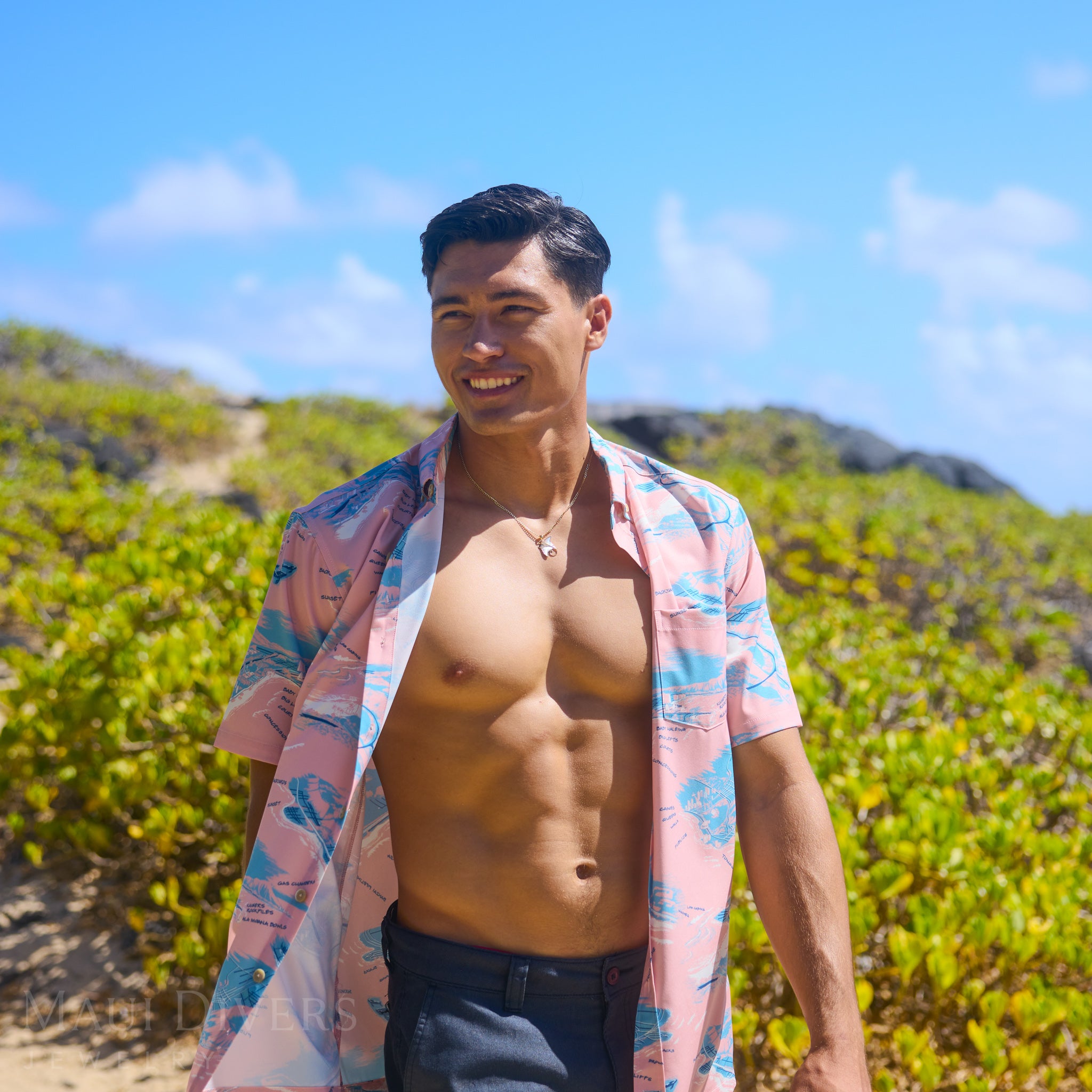 Sealife Manta Ray Mother of Pearl Pendant in Gold with Diamonds - 21mm