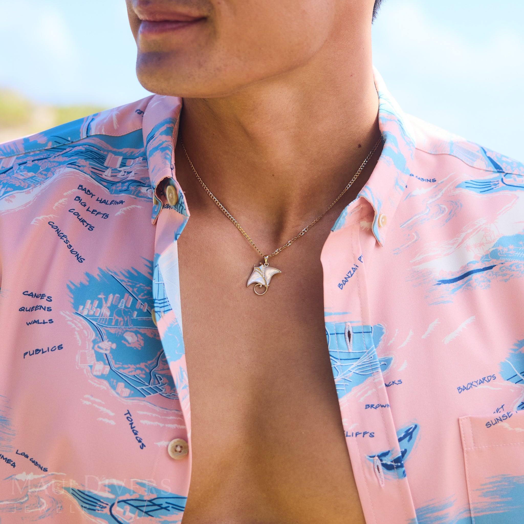 Sealife Manta Ray Mother of Pearl Pendant in Gold with Diamonds - 21mm