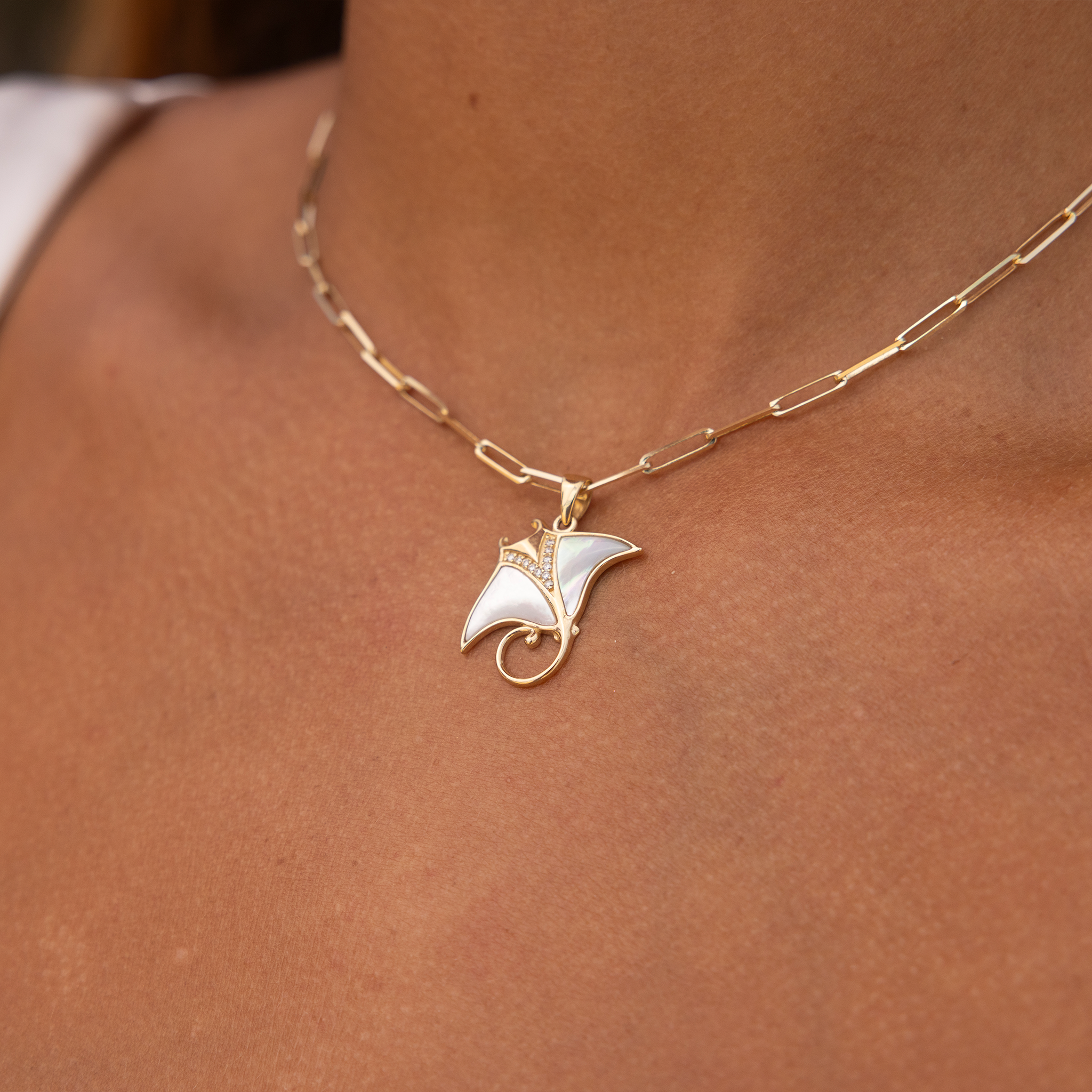 Sealife Manta Ray Mother of Pearl Pendant in Gold with Diamonds - 21mm