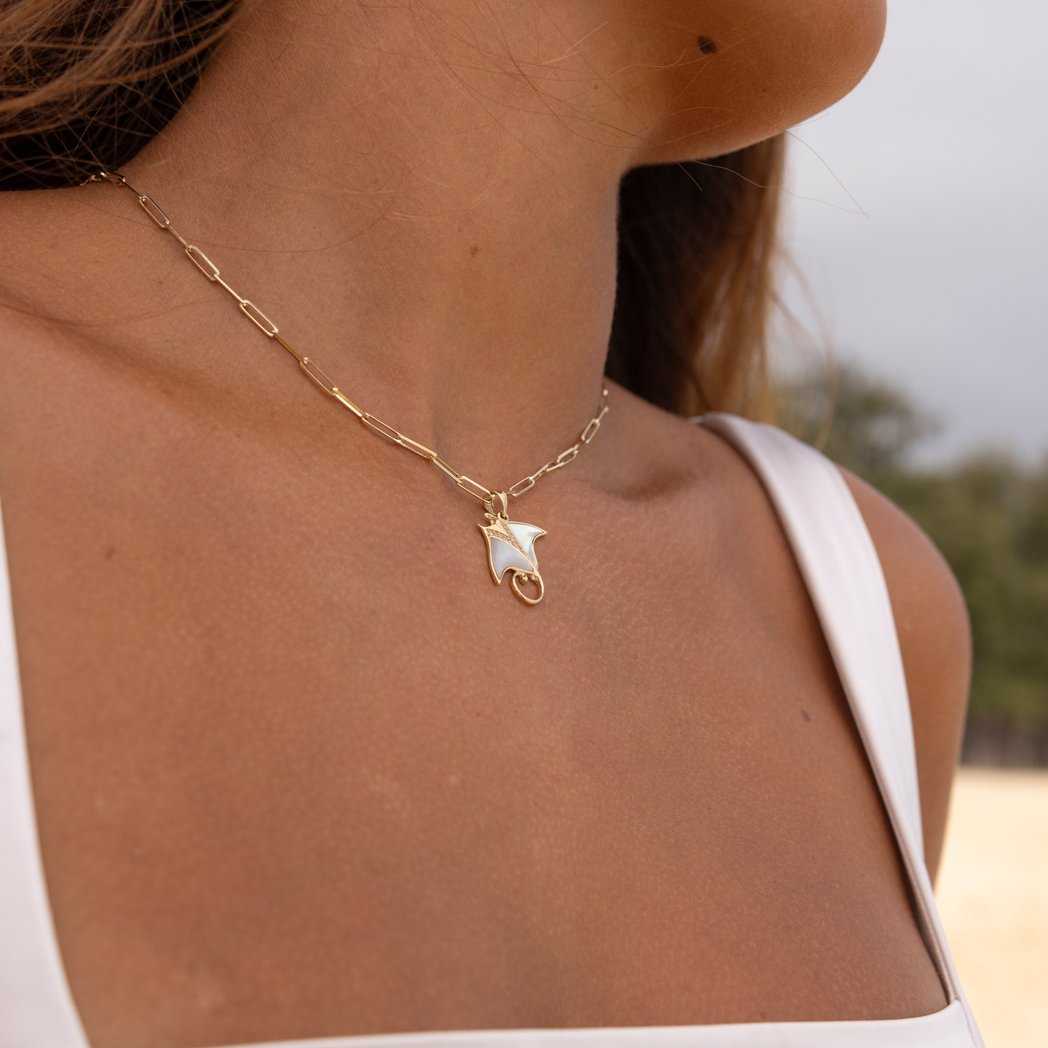 Sealife Manta Ray Mother of Pearl Pendant in Gold with Diamonds - 21mm