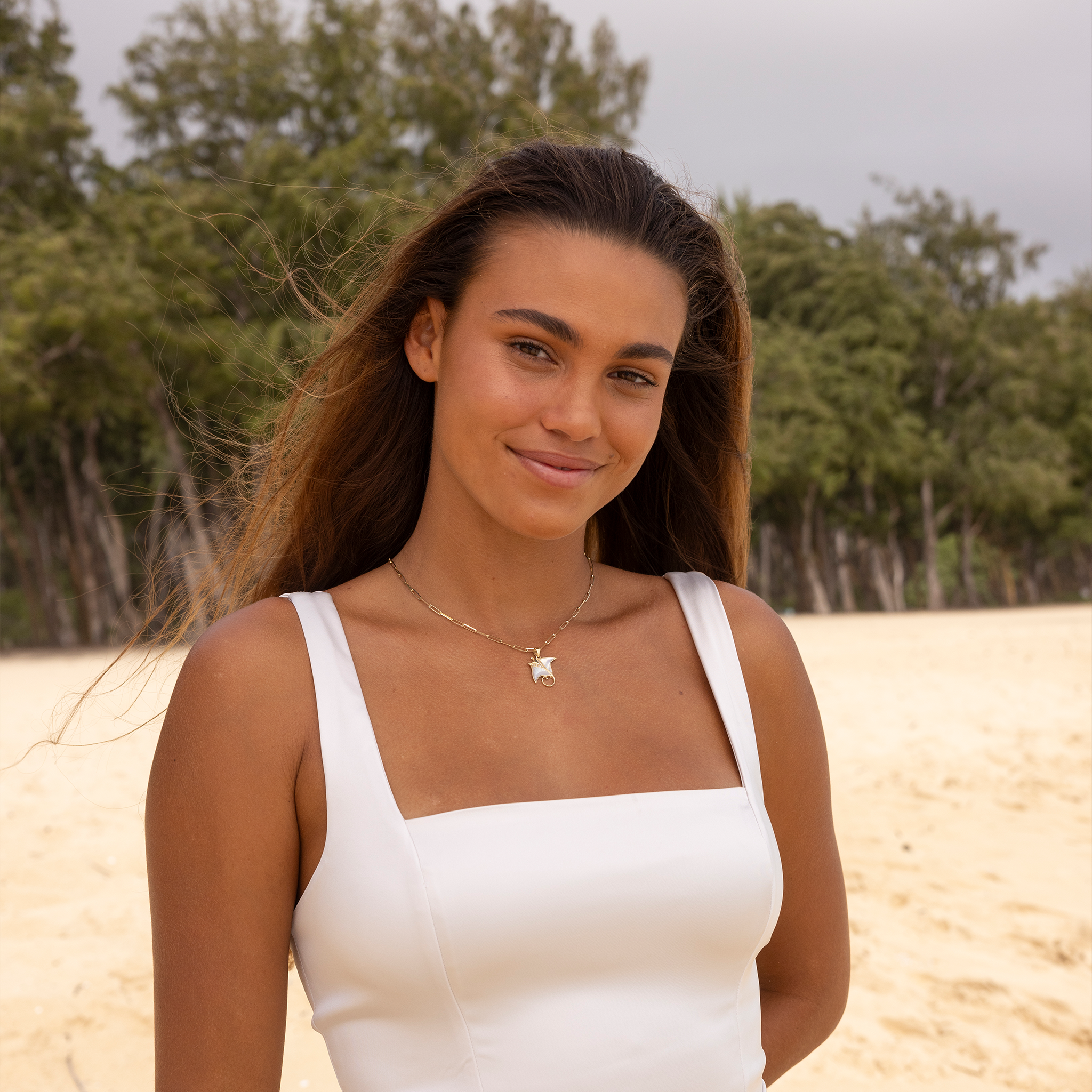 Sealife Manta Ray Mother of Pearl Pendant in Gold with Diamonds - 21mm