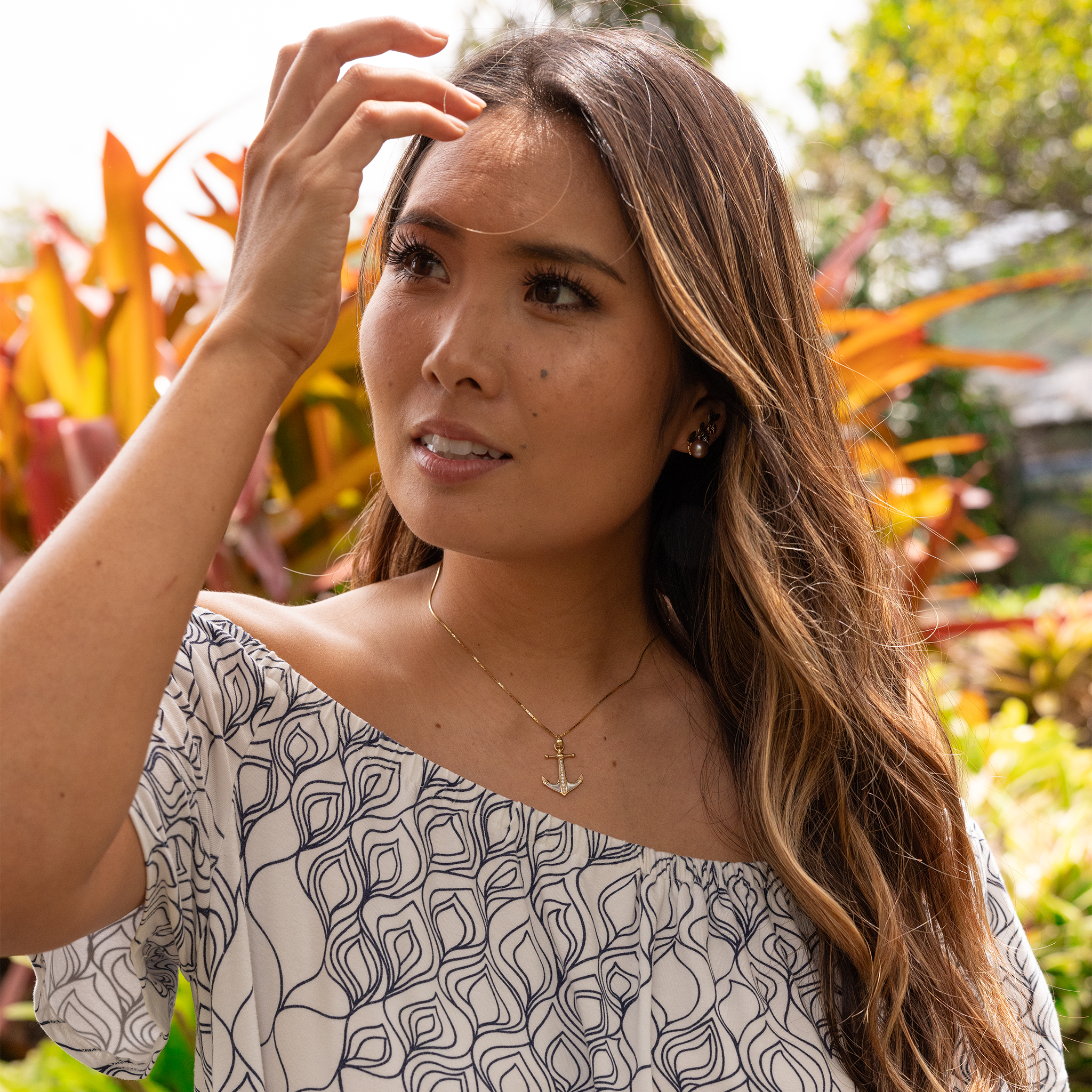 Sealife Anchor Mother of Pearl Pendant in Gold with Diamonds - 28mm