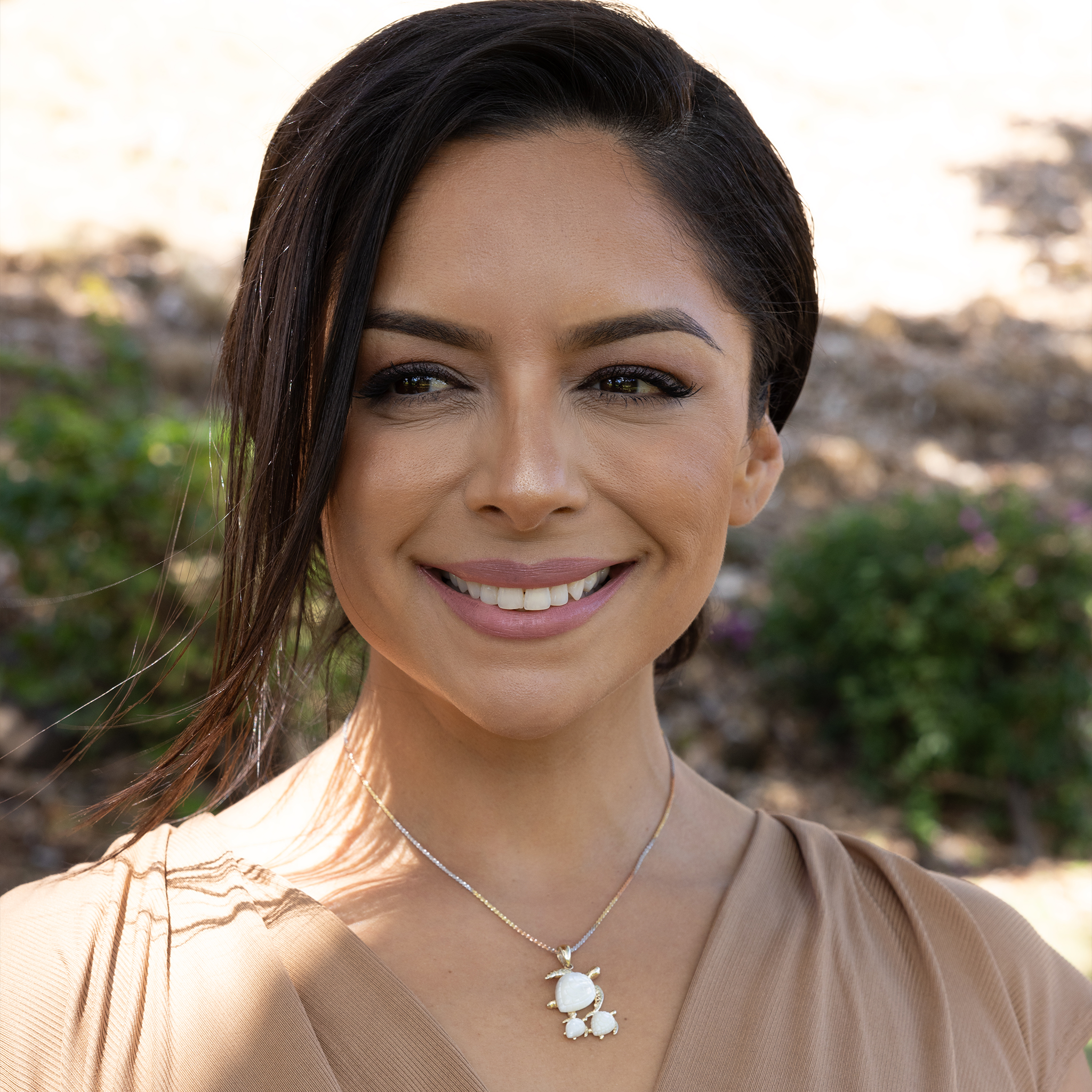 Honu Mother of Pearl Pendant in Gold - 29mm