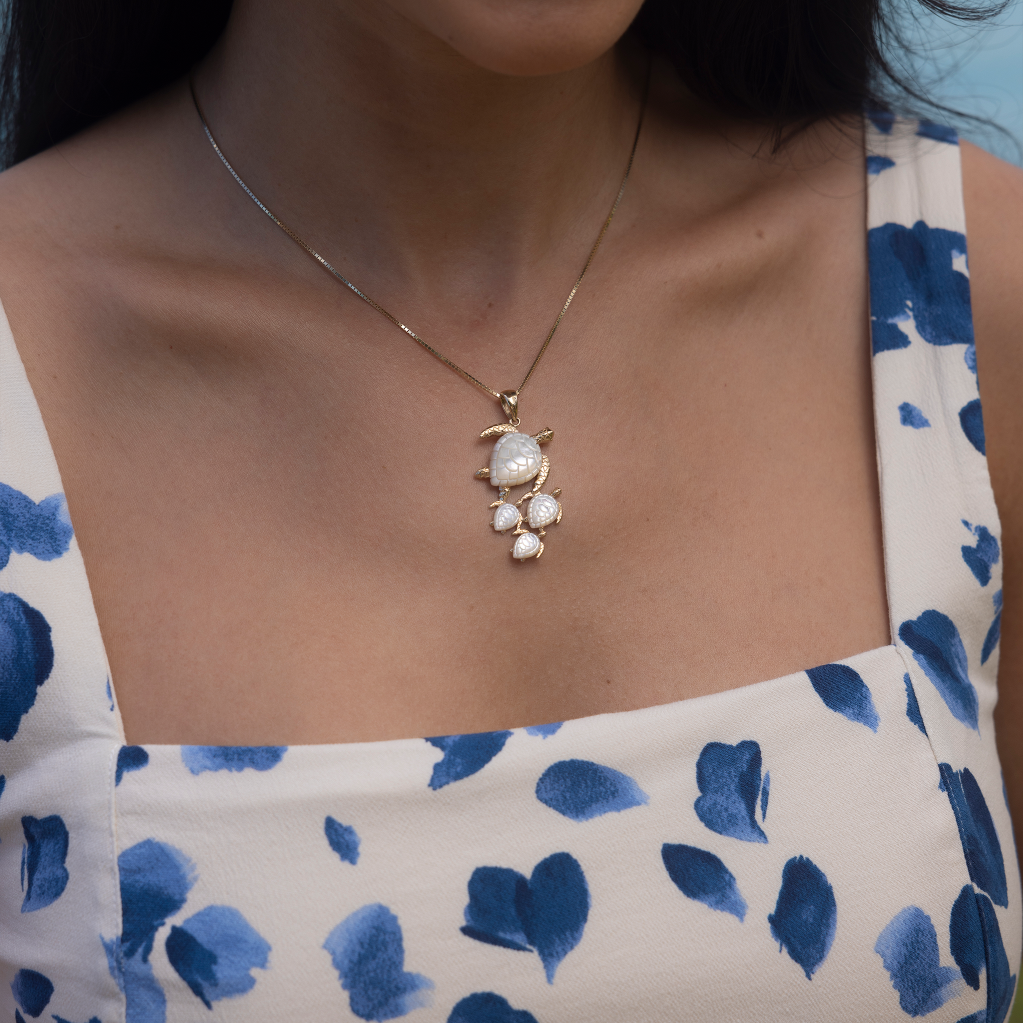 Honu Mother of Pearl Pendant in Gold - 36mm