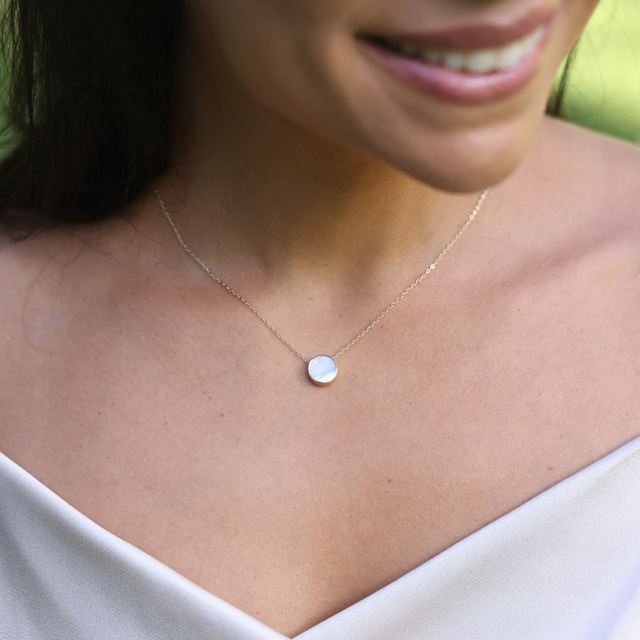 16-18" Adjustable Eclipse Flipside Turquoise & Mother of Pearl Necklace in Gold - 9mm