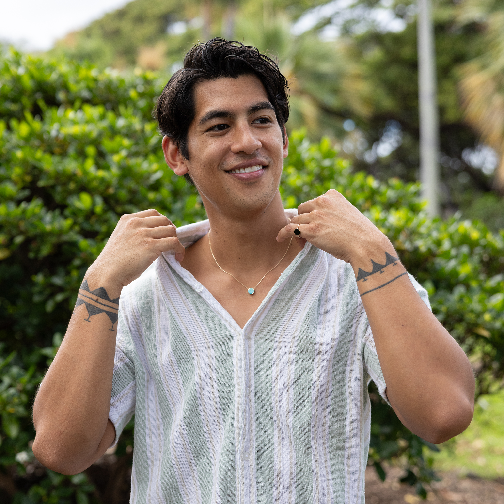 16-18" Adjustable Eclipse Flipside Turquoise & Mother of Pearl Necklace in Gold - 9mm