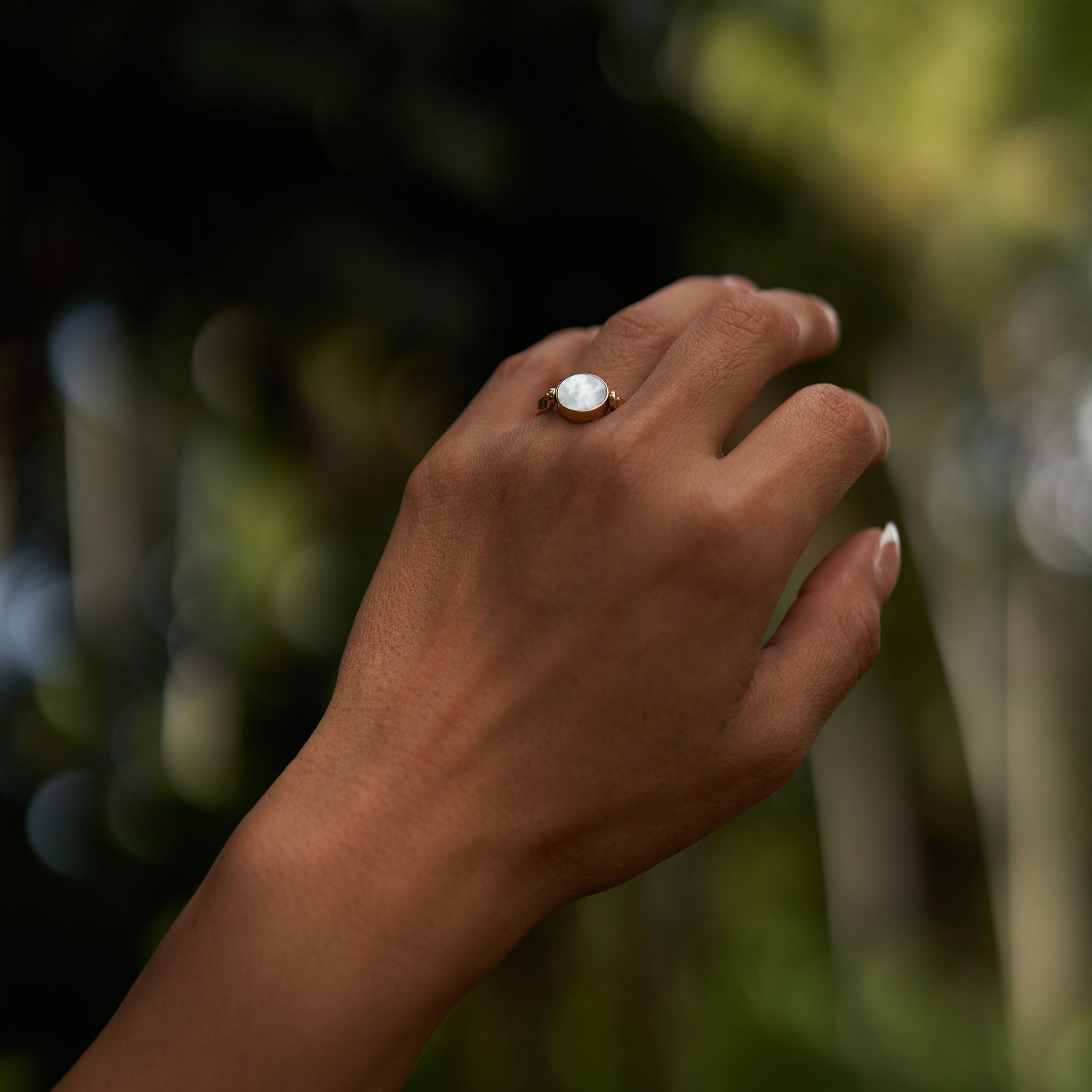 Eclipse Flipside Turquoise & Mother of Pearl Ring in Gold - 9mm