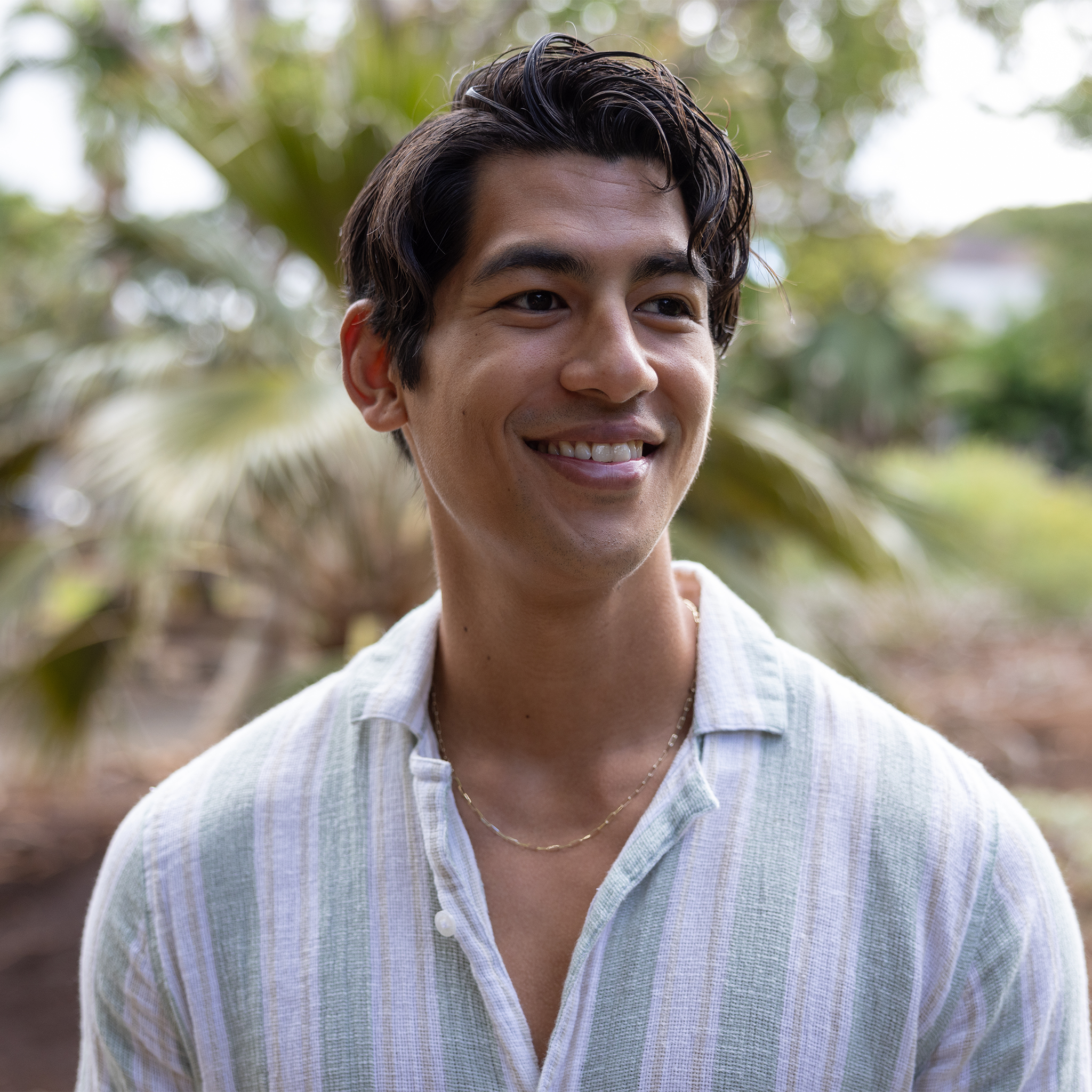 Man in a tropical garden wearing 2mm Paperclip Chain in Gold