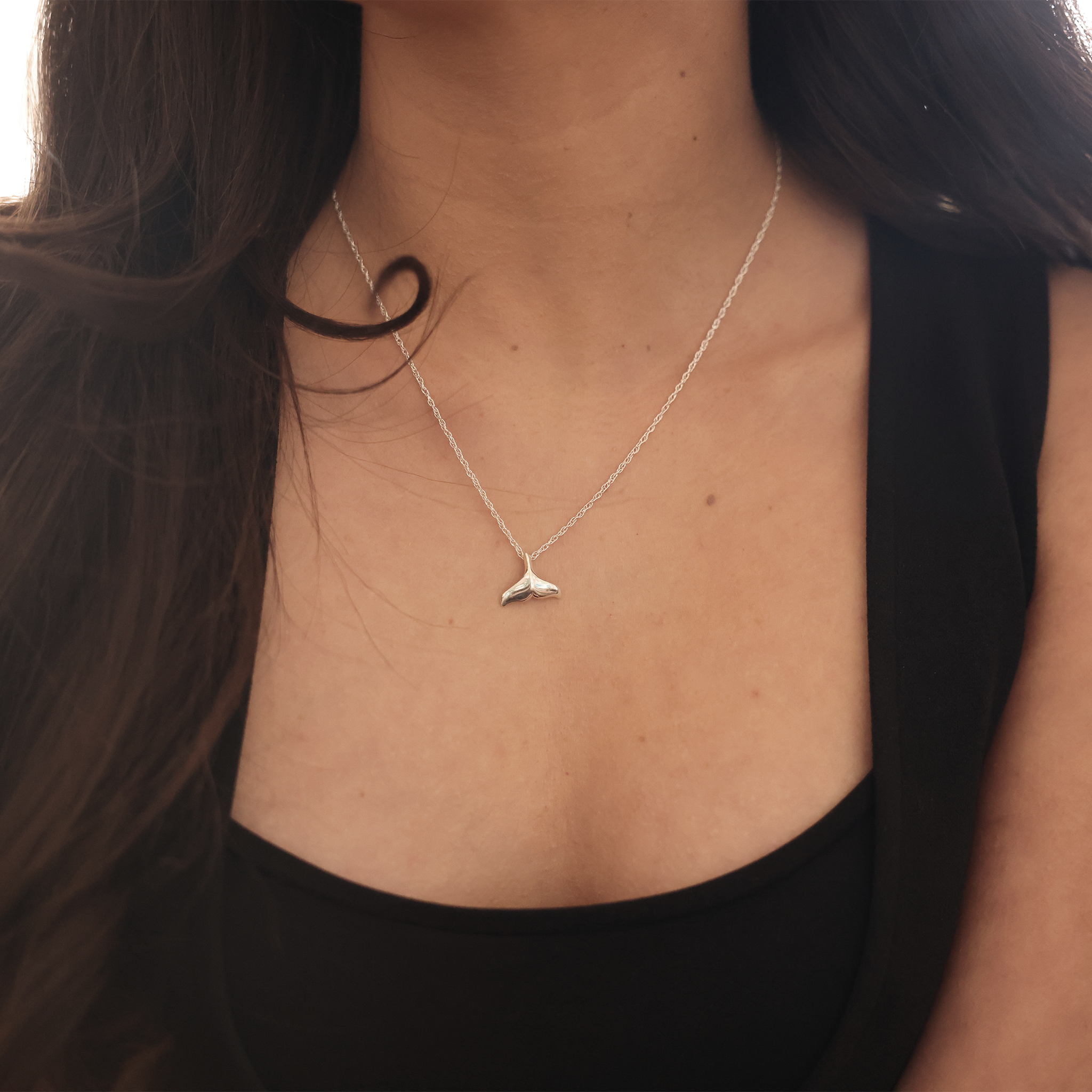 18" Whale Tail Pendant Necklace in Sterling Silver - 13mm