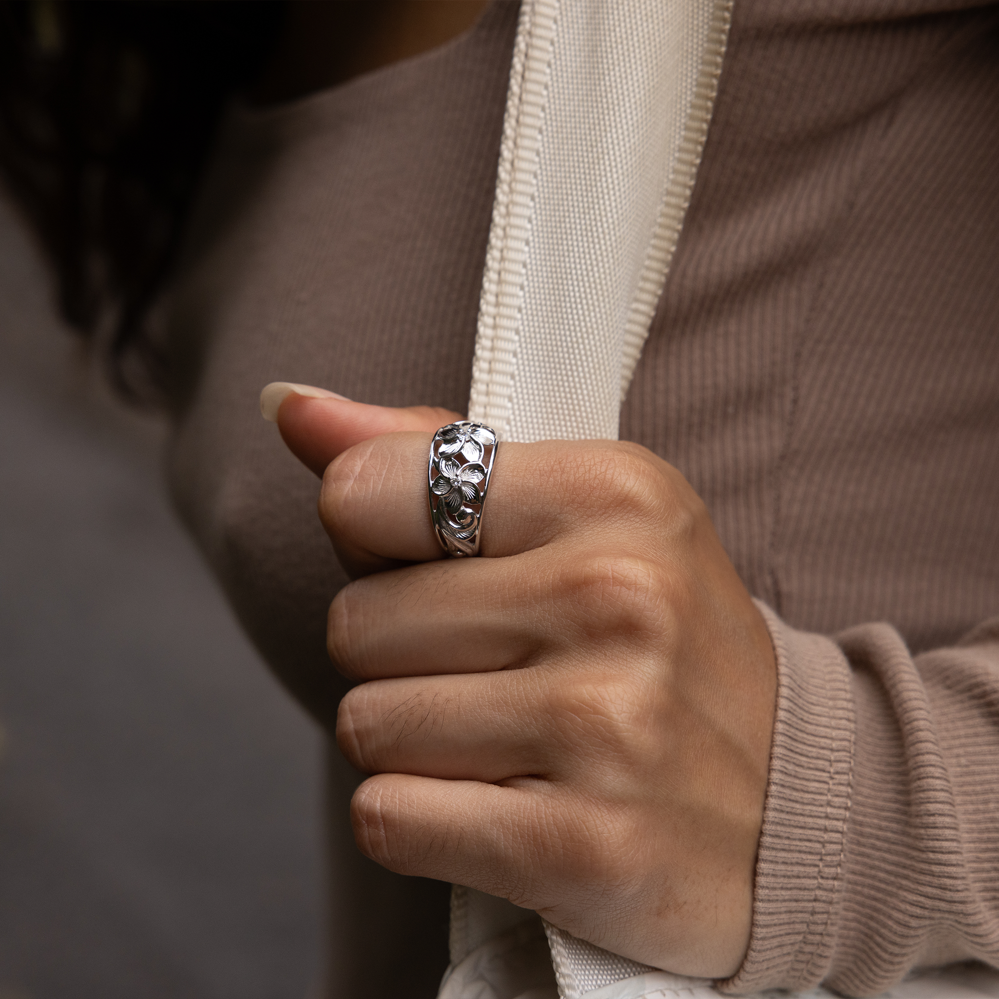 Hawaiian Heirloom Plumeria Ring in White Gold with Diamonds - 11mm