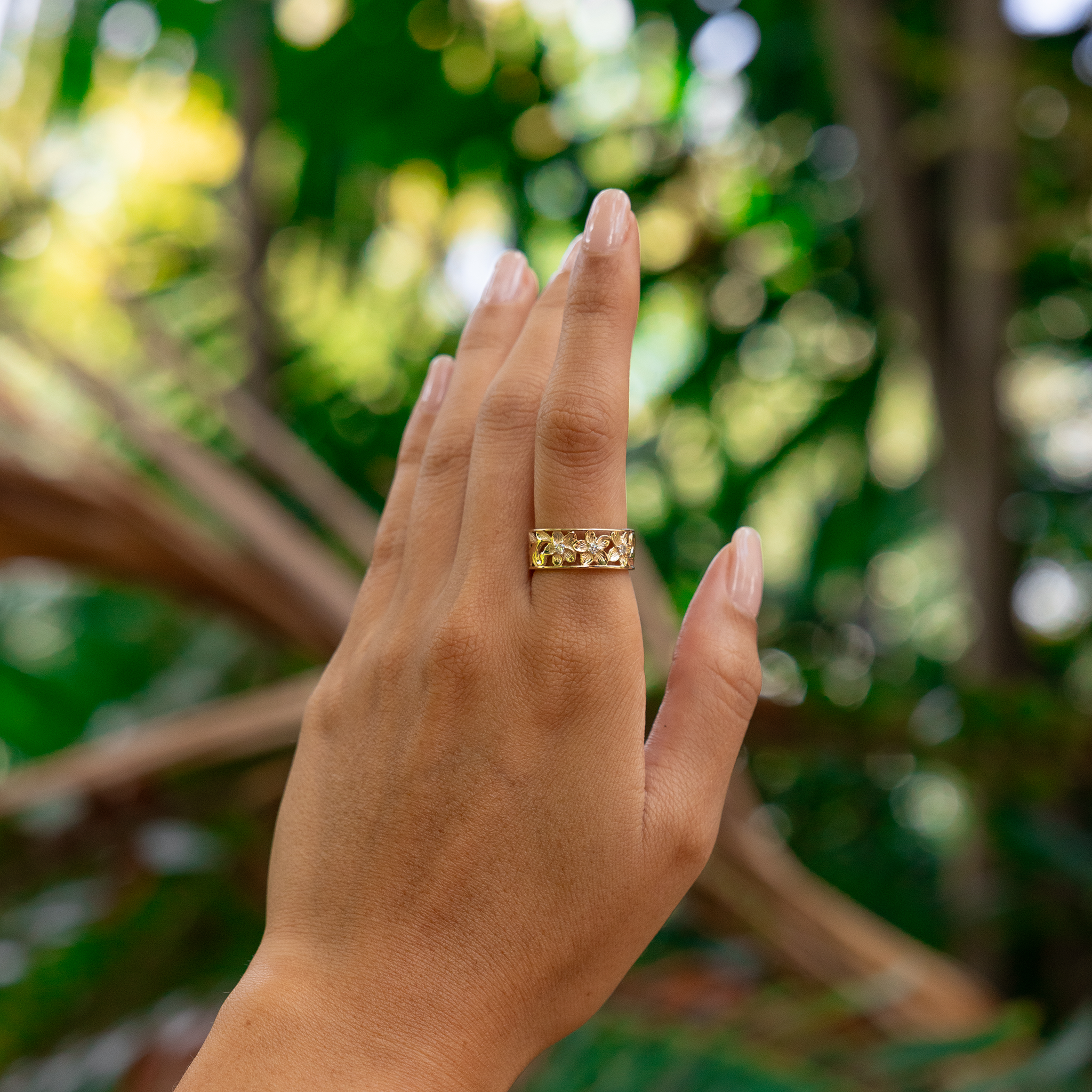 Hawaiian Heirloom Plumeria Ring in Gold with Diamonds - 8mm
