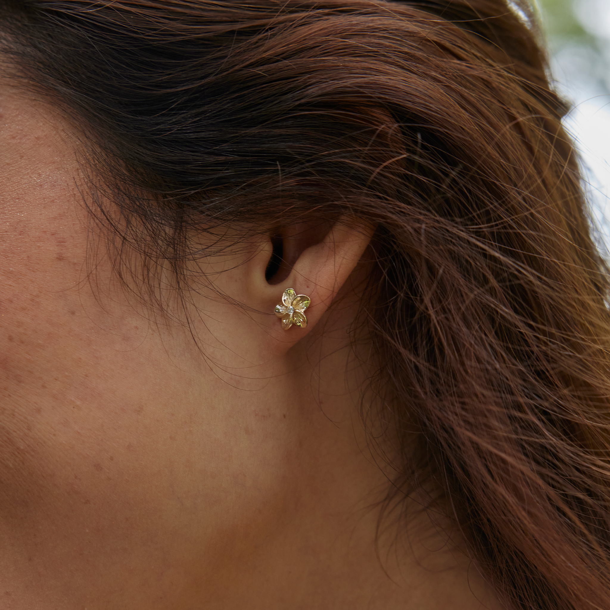 Hawaiian Heirloom Plumeria Earrings in Gold with Diamonds - 9mm