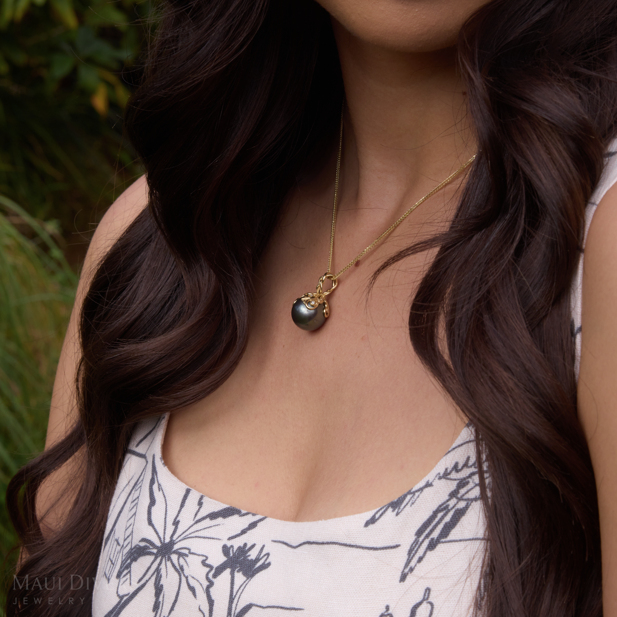 Living Heirloom Tahitian Black Pearl Pendant in Gold with Diamonds - 14-15mm