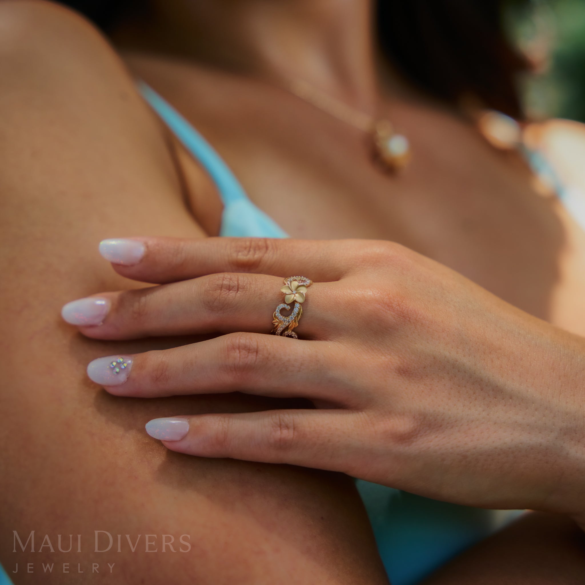 Hawaiian Heirloom Plumeria Ring in Gold with Diamonds - 8mm