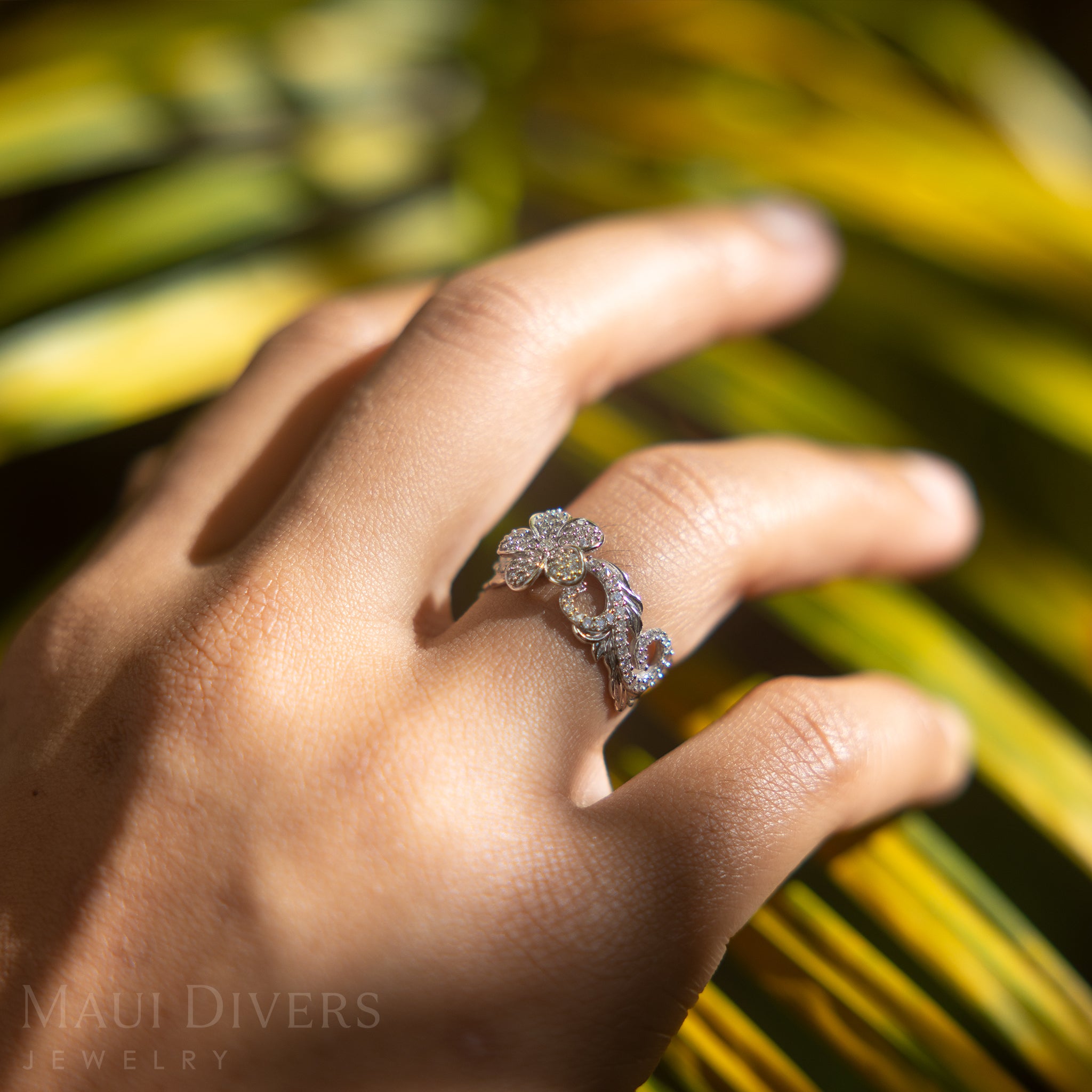 Hawaiian Heirloom Plumeria Ring in White Gold with Diamonds - 10mm