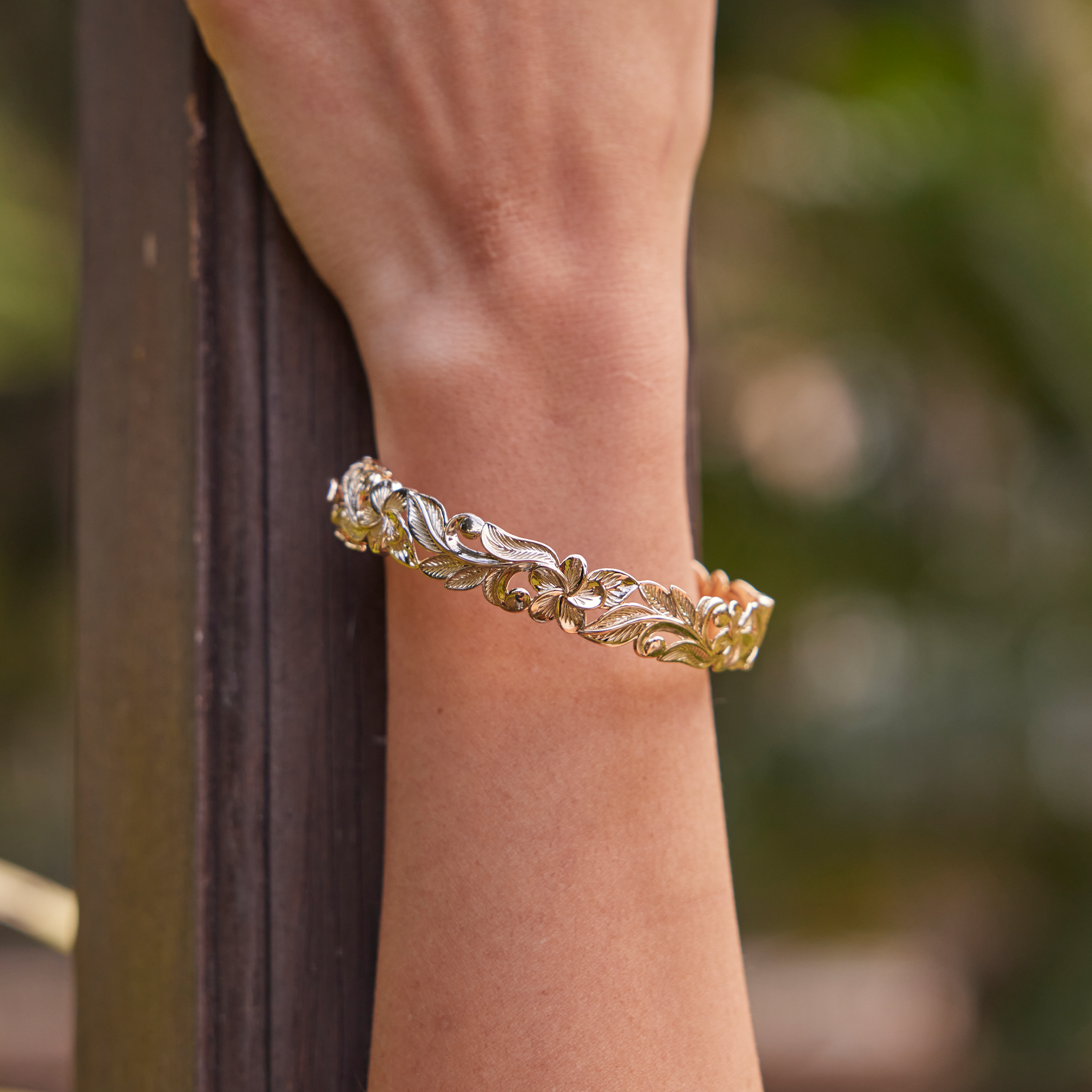 Hawaiian Heirloom Plumeria Hinge Bracelet in Gold - 12mm