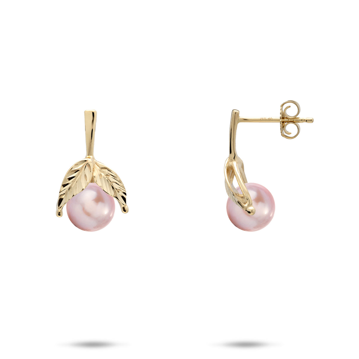 A pair of 14k yellow gold diamond-cut maile leaf stud earrings with lavender freshwater pearls, shown with a front and side profile on a white background