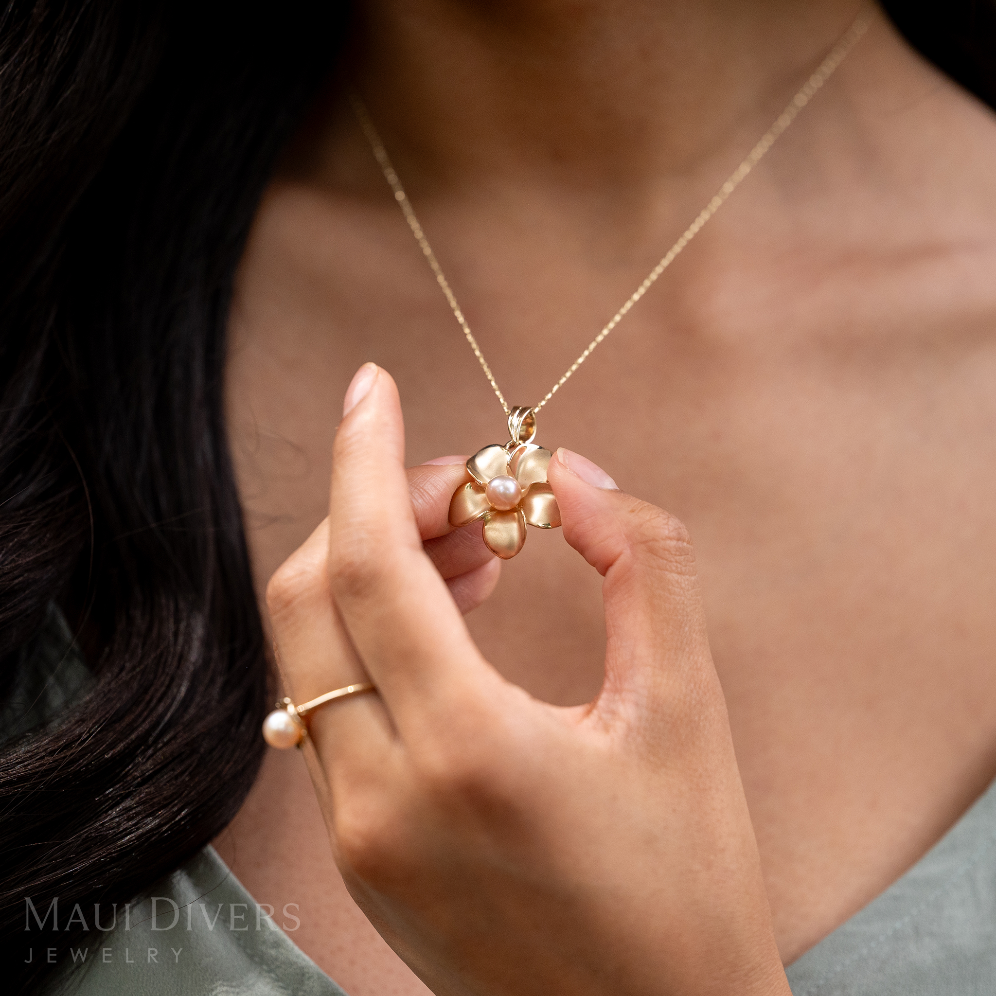 Pick A Pearl Plumeria Pendant in Gold - 23mm