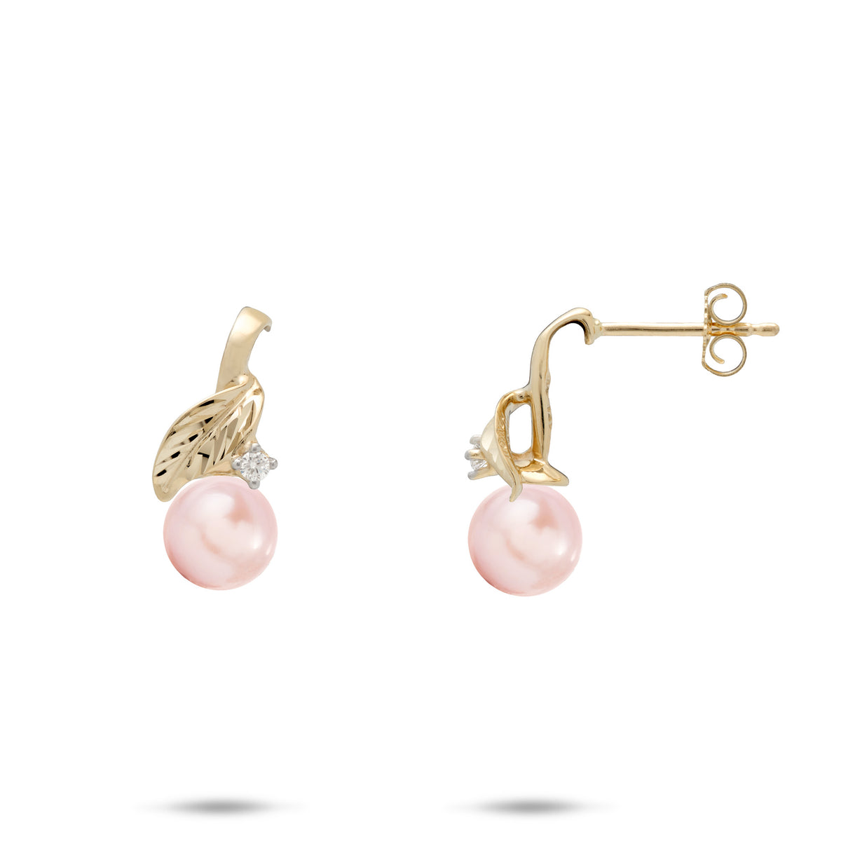 A pair of 14k yellow gold diamond-cut maile lef stud earrings with a single diamond accent and pink freshwater pearl, shown with a front and side view against a white background