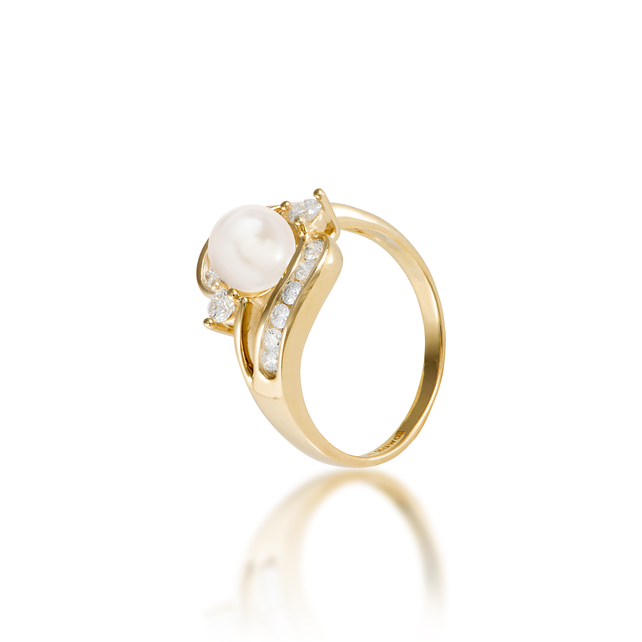 Pick A Pearl Sparkling Seas Ring in Gold with Diamonds
