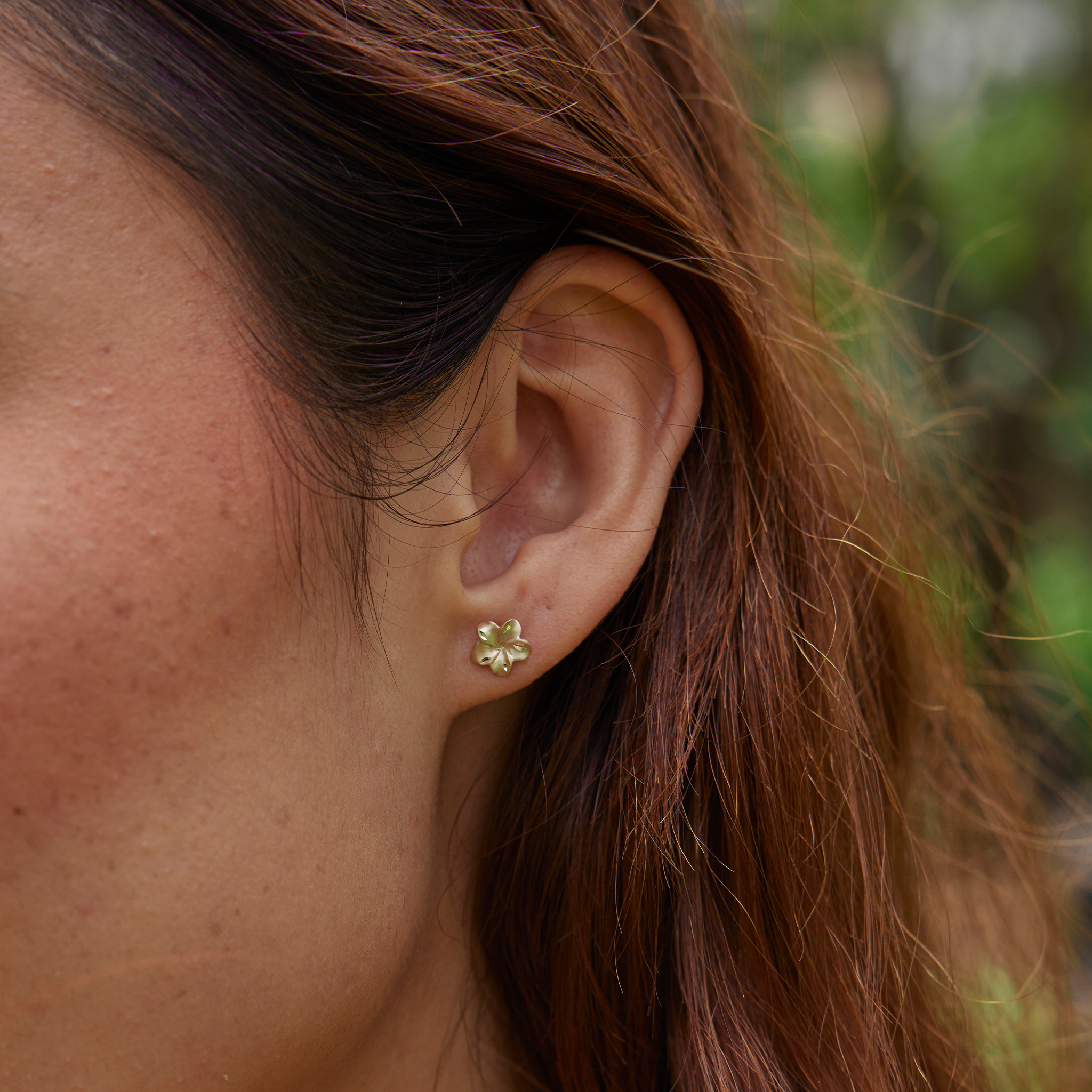 Plumeria Earrings in Gold - 7mm