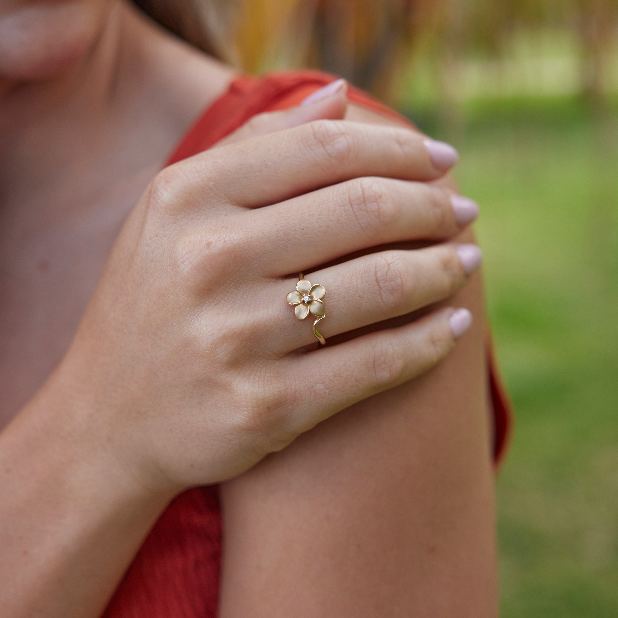 Plumeria Ring in Gold with Diamond - 13mm