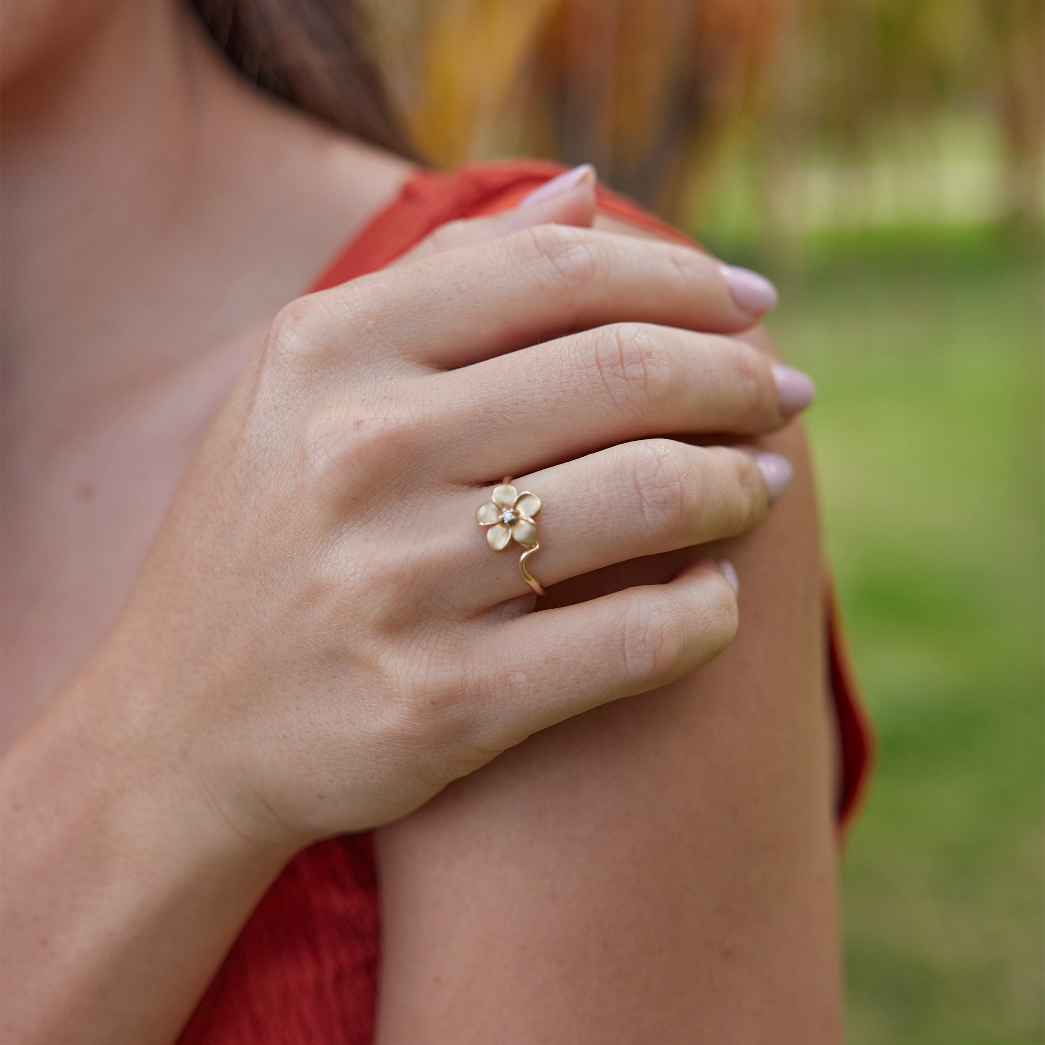 Plumeria Ring in Gold with Diamond - 13mm