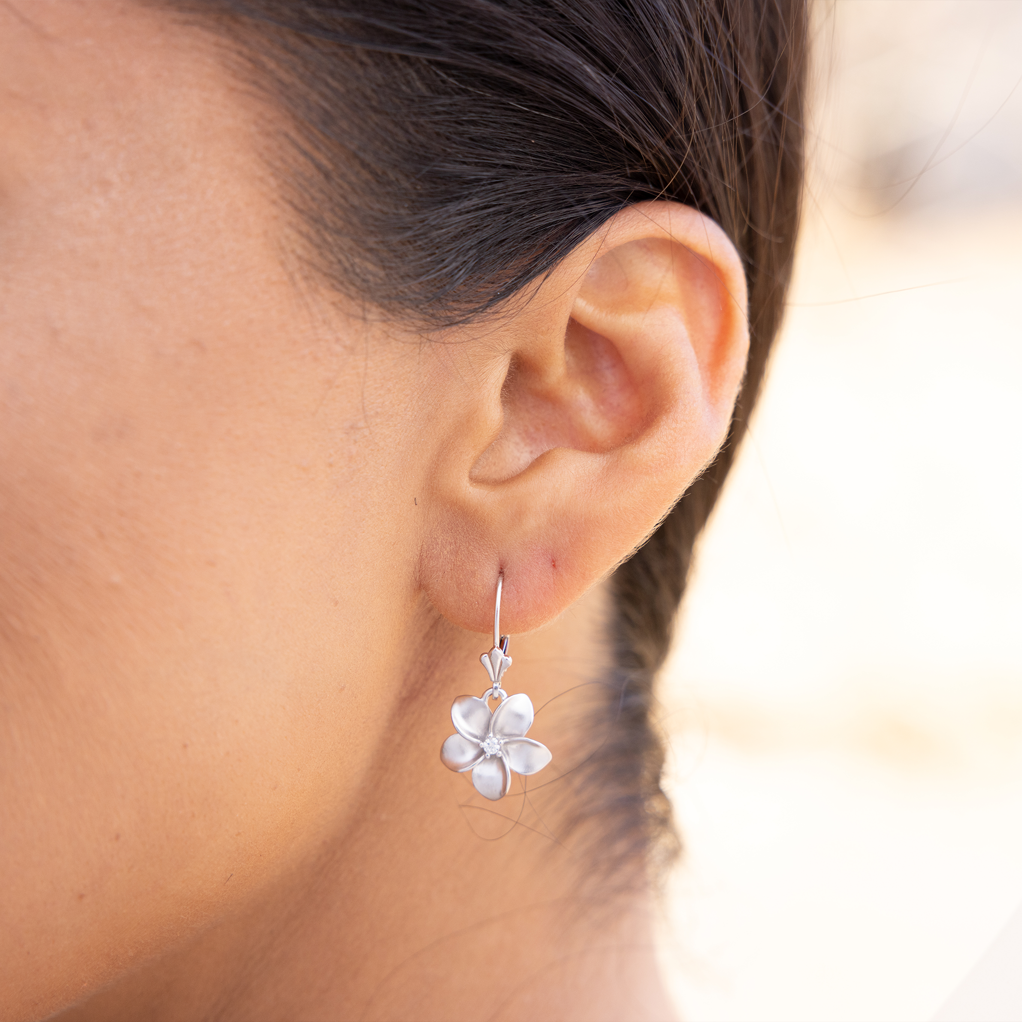 Plumeria Earrings in White Gold with Diamonds - 13mm